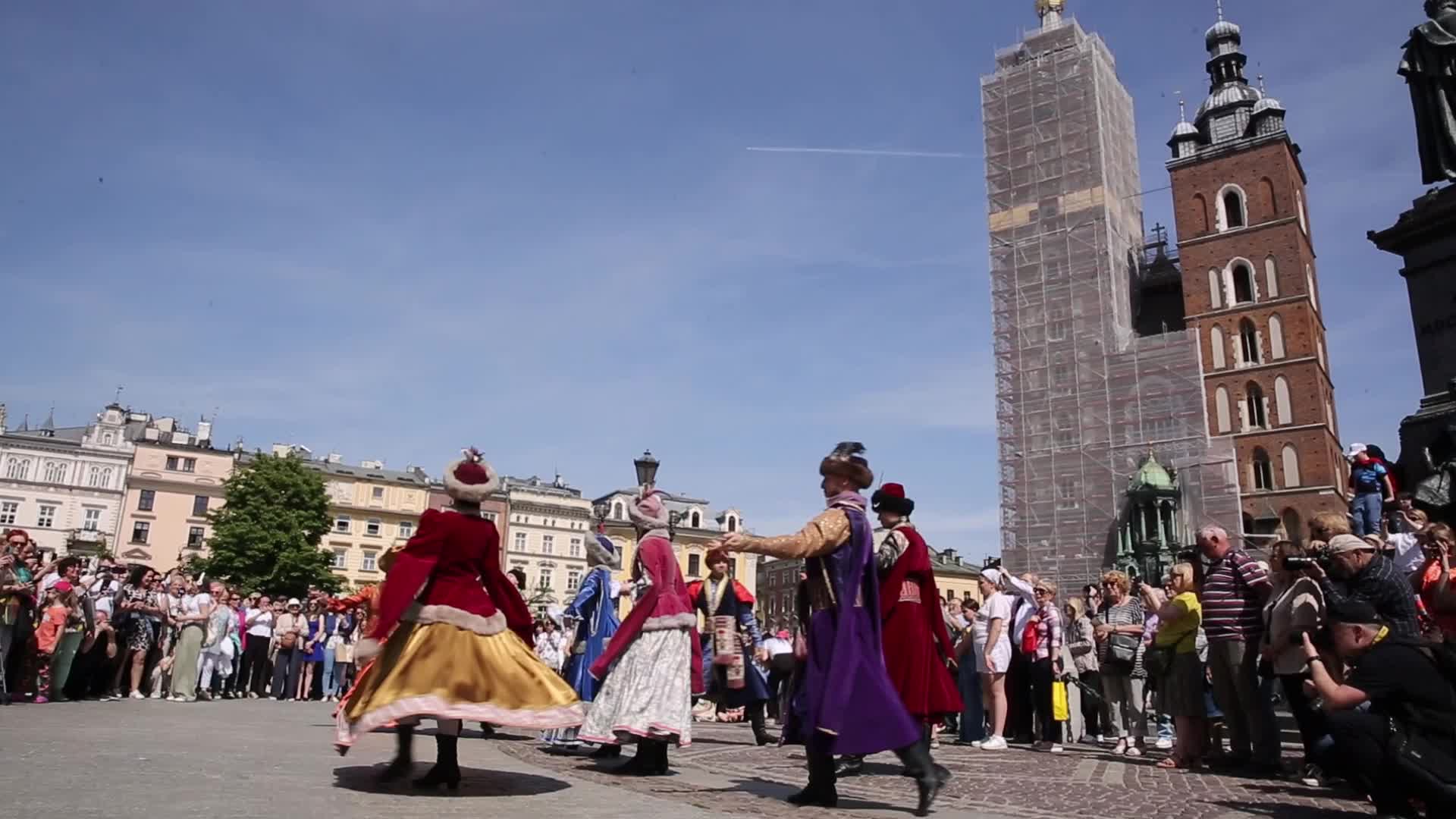 International Dance Day celebrated with Polonez in Krakow