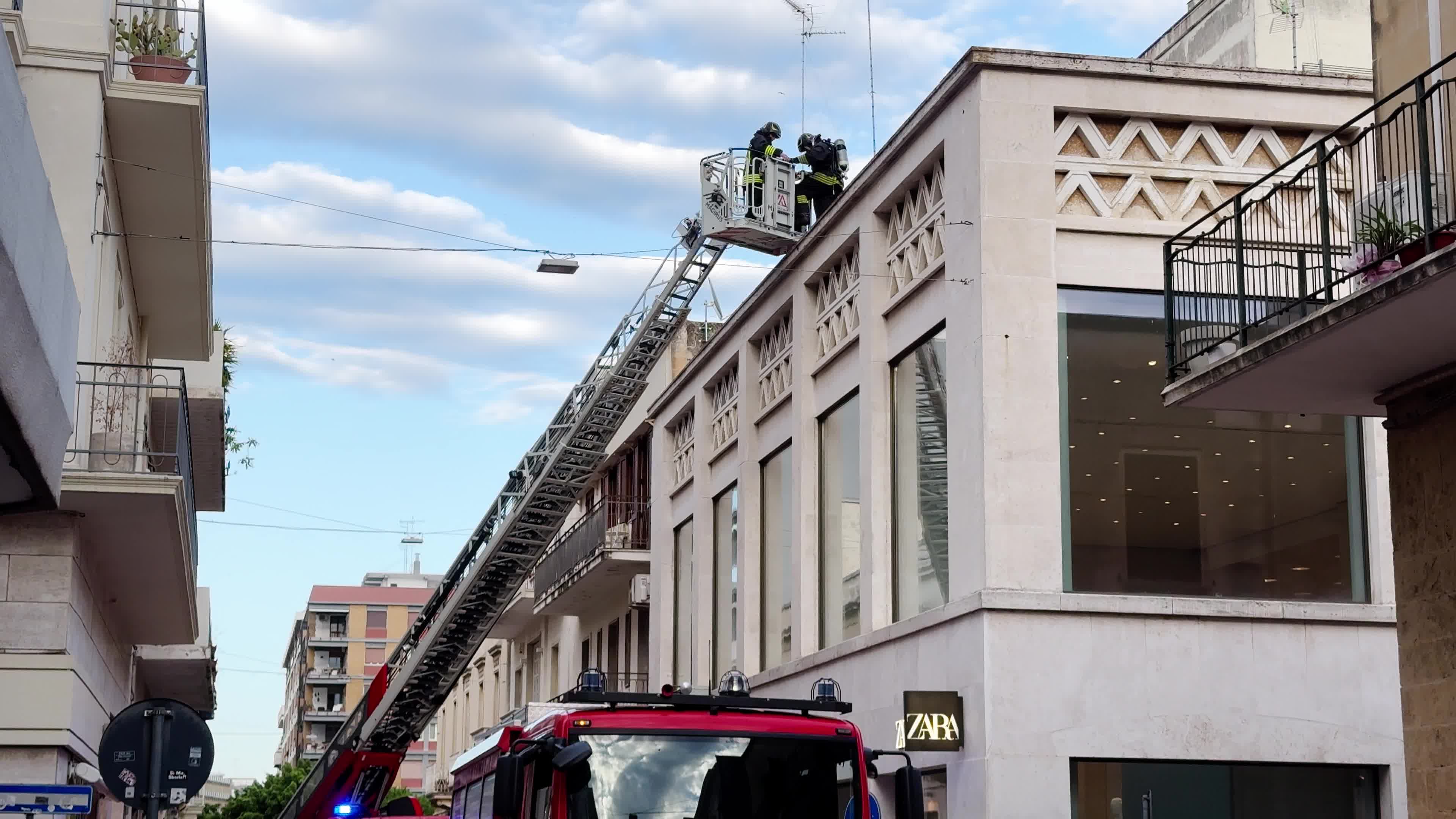 Fire outbreak at the Zara clothing store in Lecce