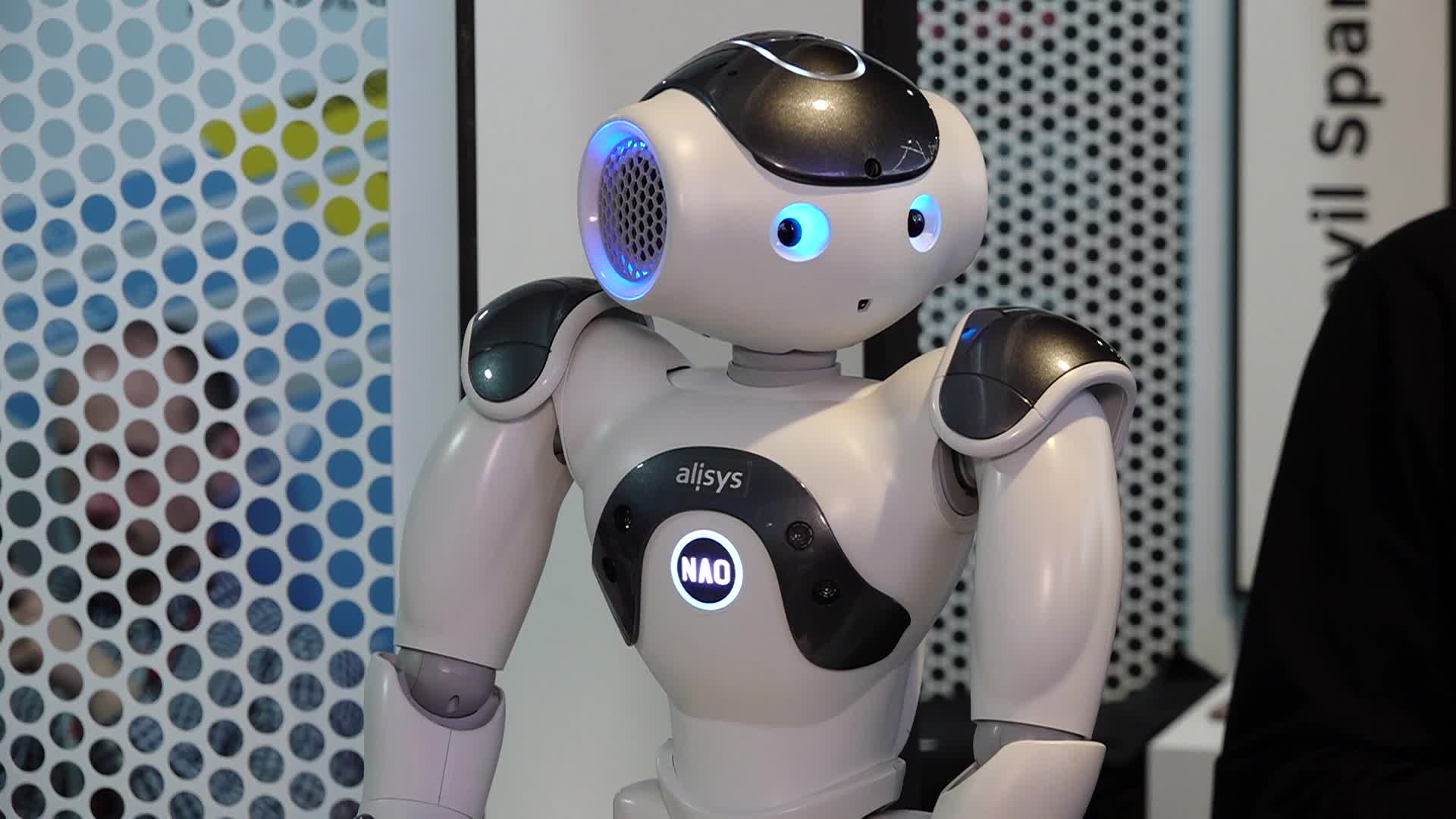 Robots Interact With Human At Mobile World Congress