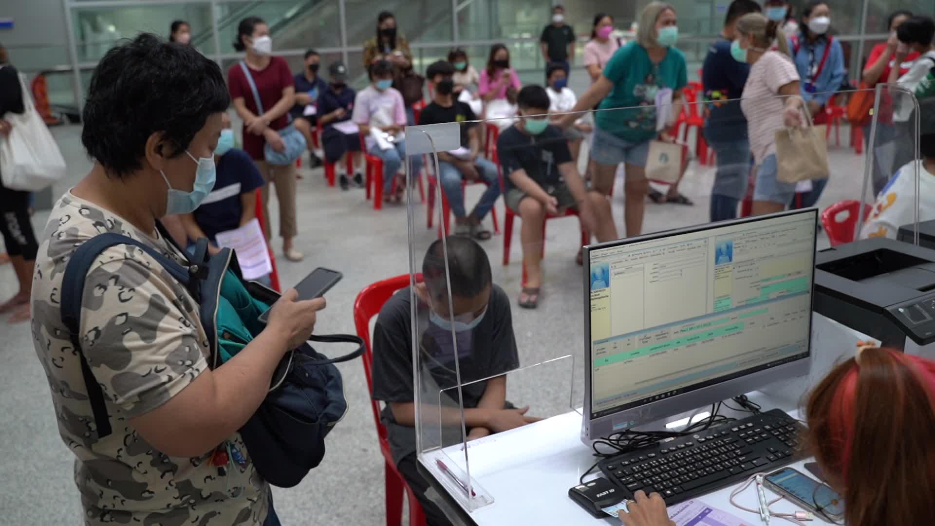Thai student 12 to 18 years old Receive the Vaccination COVID-19 Booster Shot