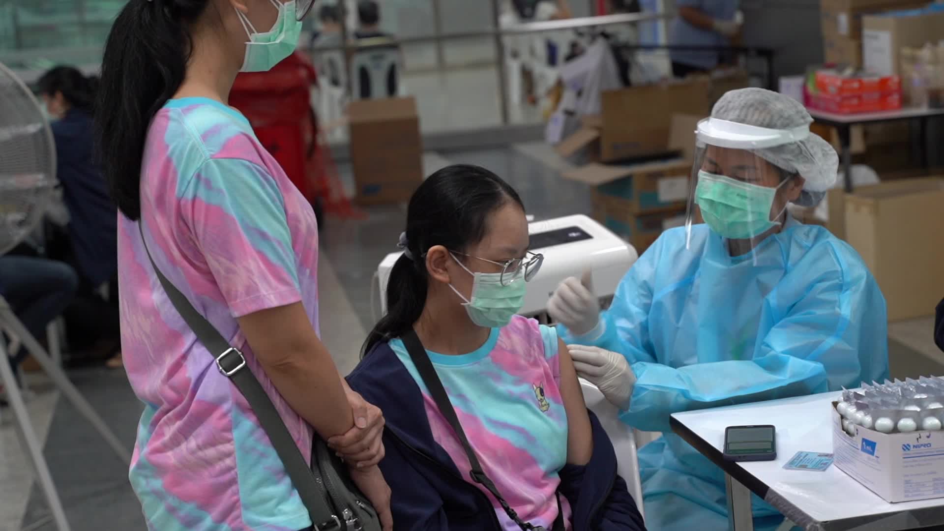 Thai student 12 to 18 years old Receive the Vaccination COVID-19 Booster Shot