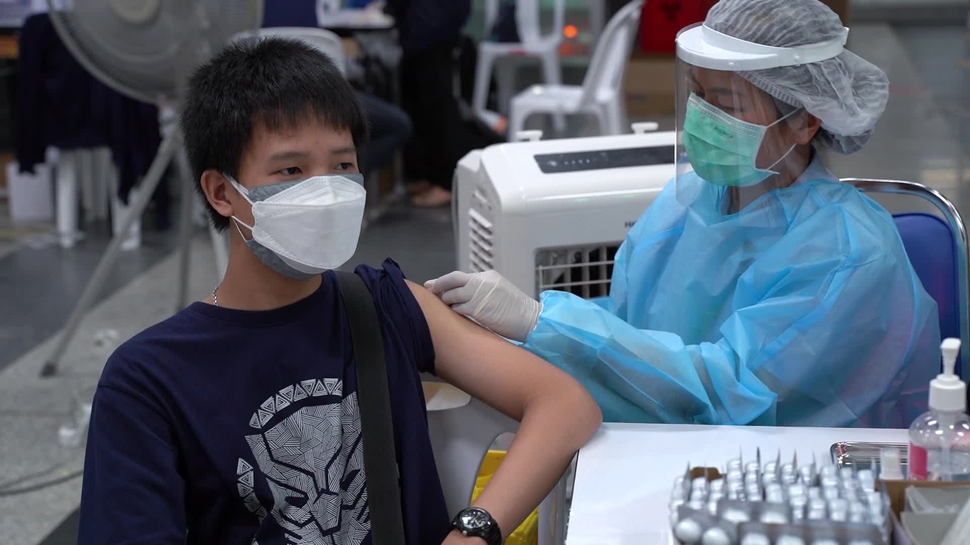 Thai student 12 to 18 years old Receive the Vaccination COVID-19 Booster Shot