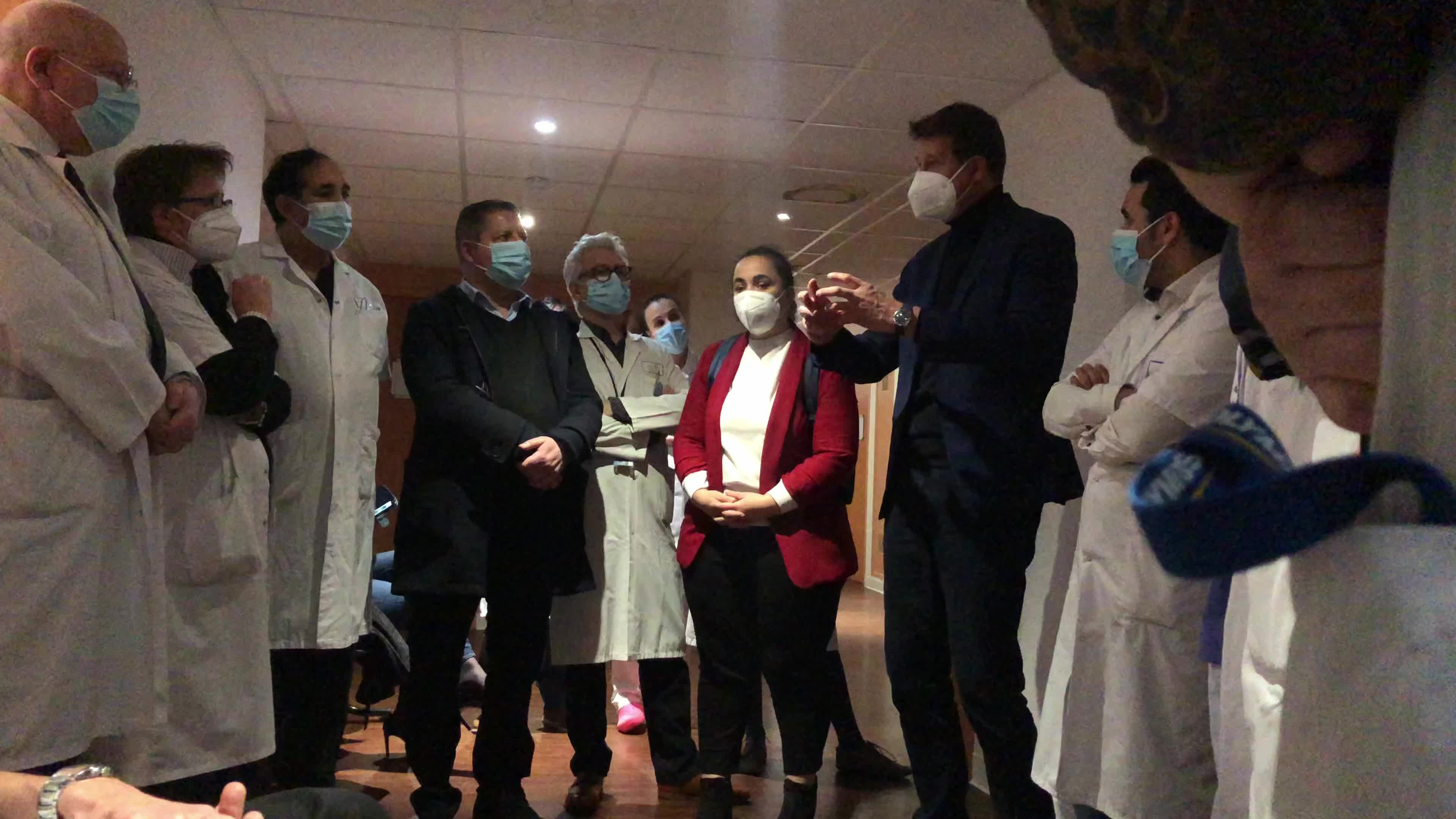 Yannick Jadot visits the intensive care unit in Saint-Denis