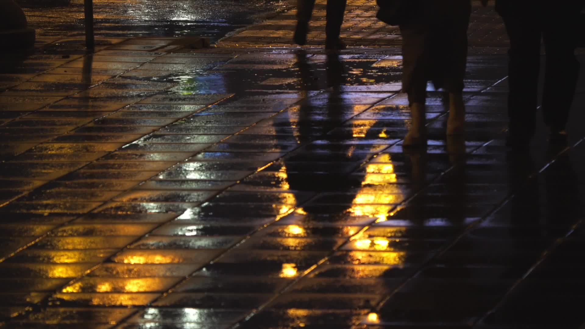 Day turns into night in Warsaw with sudden hail storm