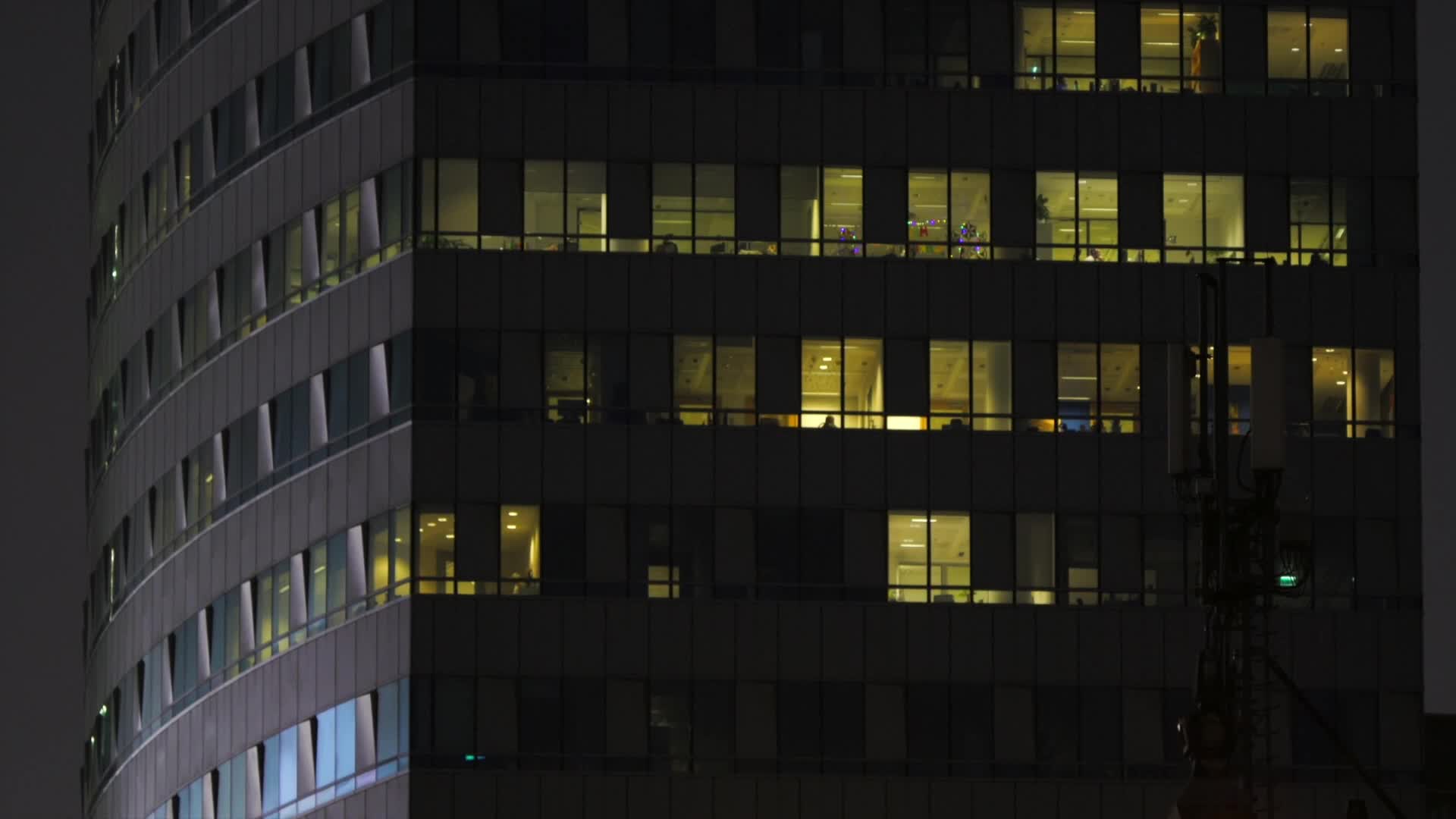 Day turns into night in Warsaw with sudden hail storm