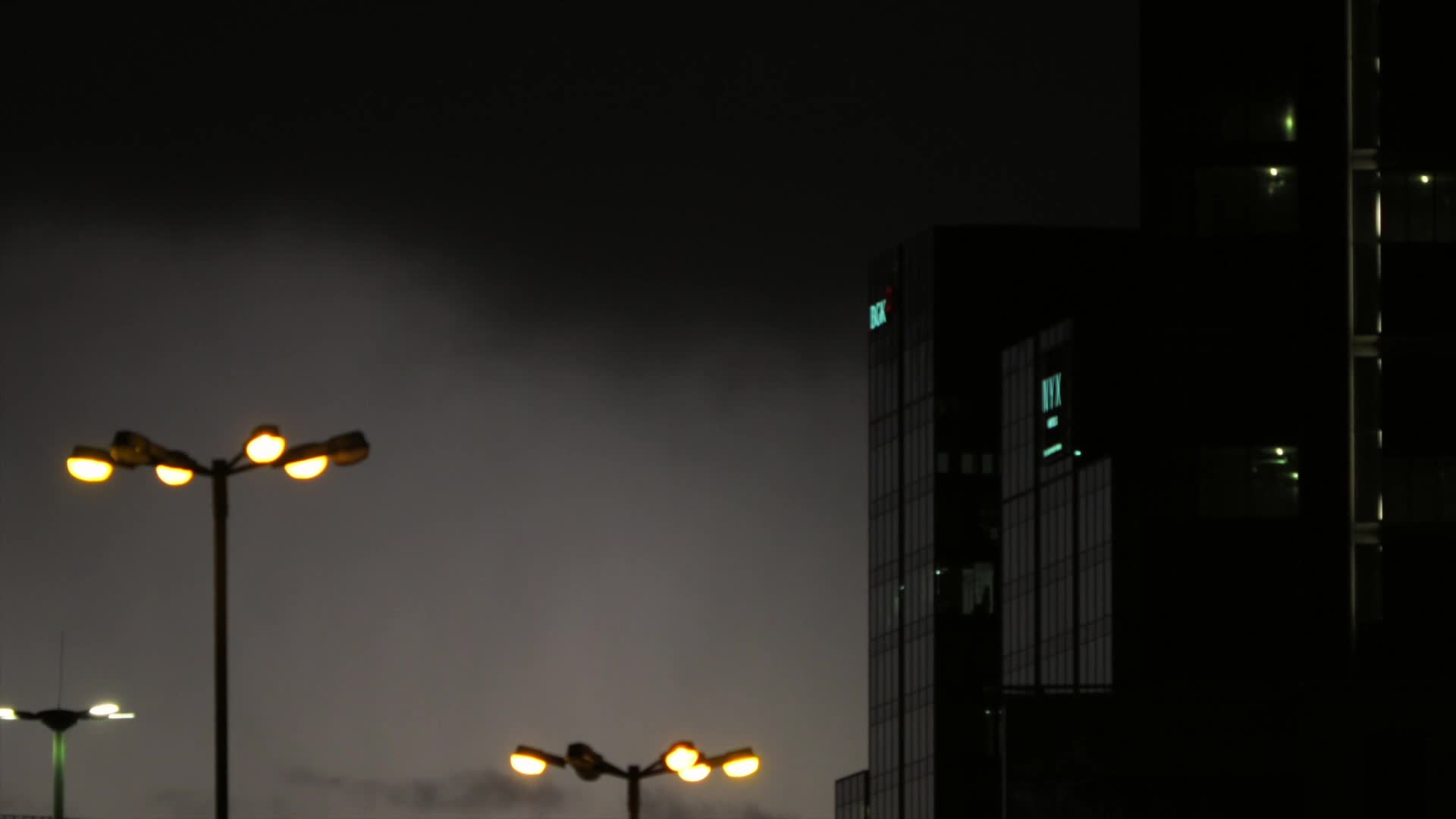 Day turns into night in Warsaw with sudden hail storm
