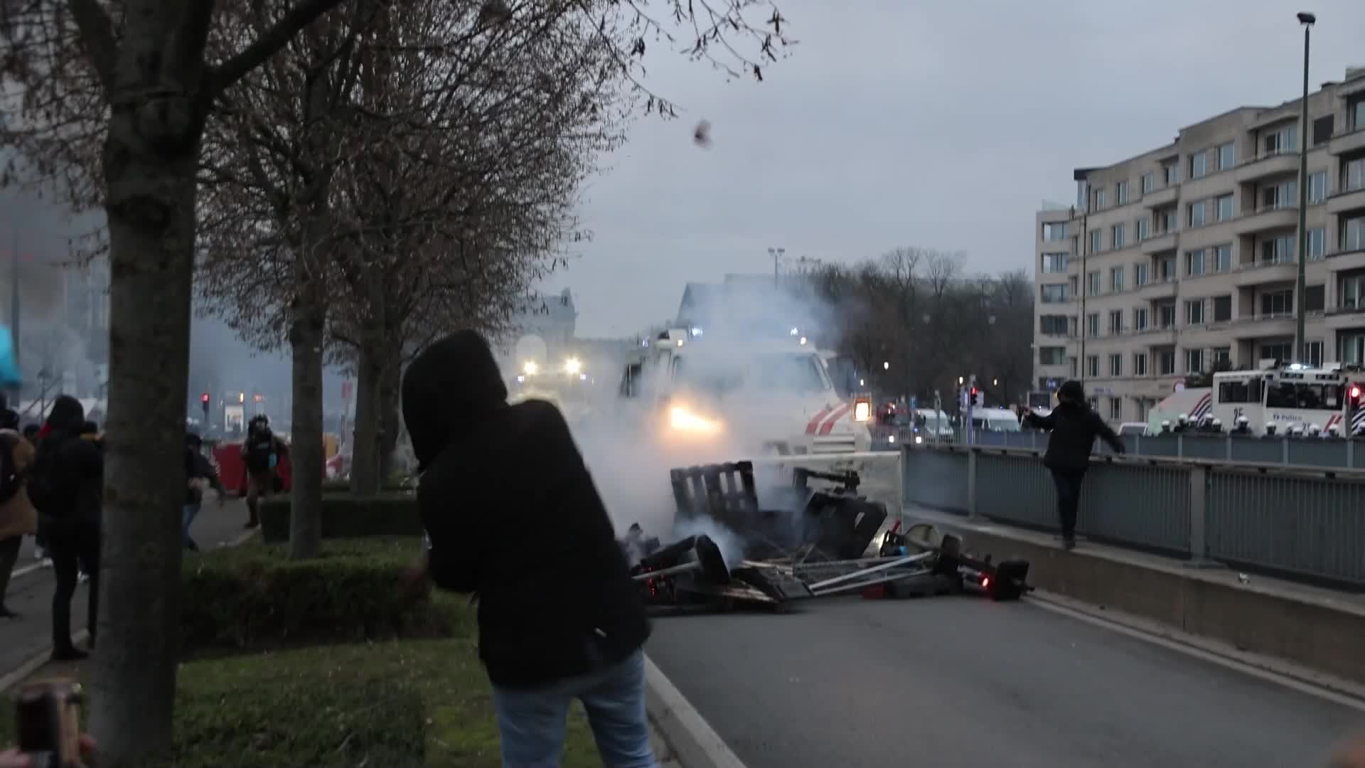 Clashes in Brussels as thousands protest against COVID-19 restrictions