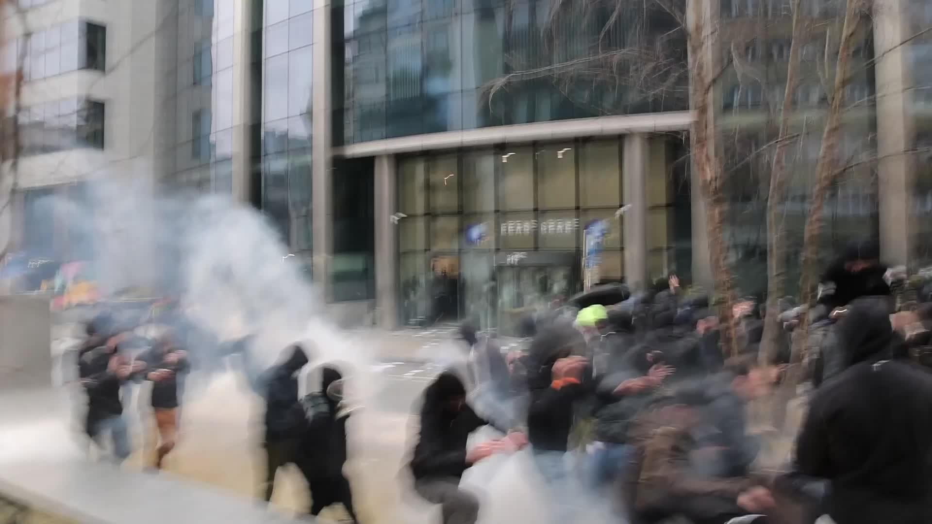 Clashes in Brussels as thousands protest against COVID-19 restrictions