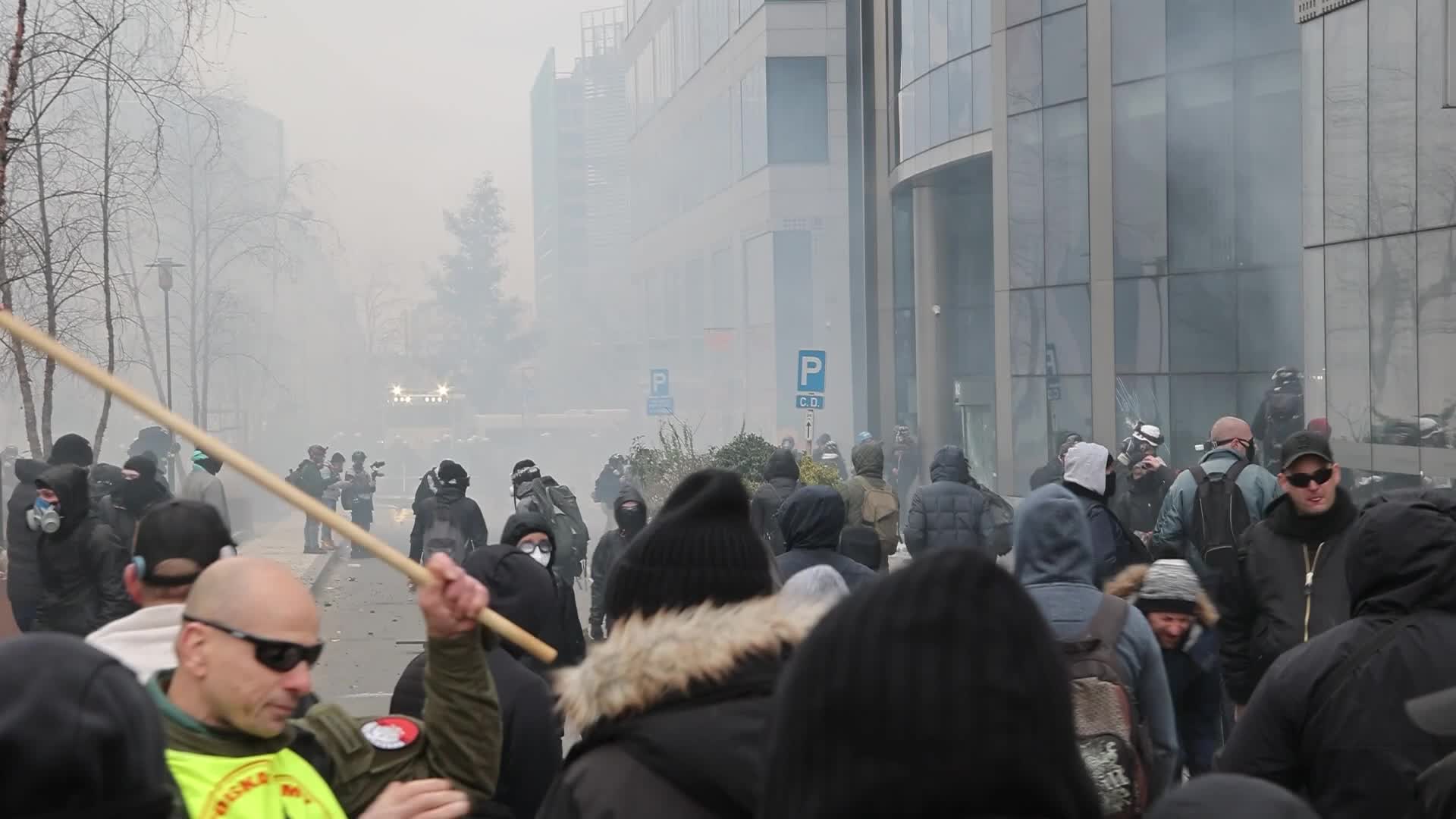 Clashes in Brussels as thousands protest against COVID-19 restrictions