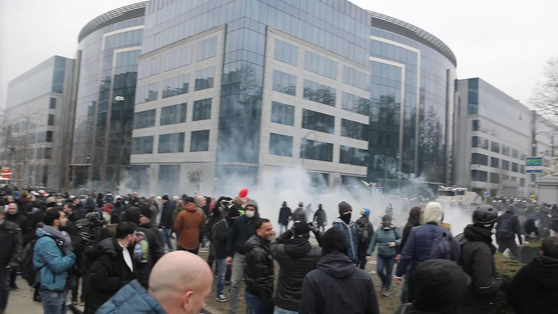 Clashes in Brussels as thousands protest against COVID-19 restrictions