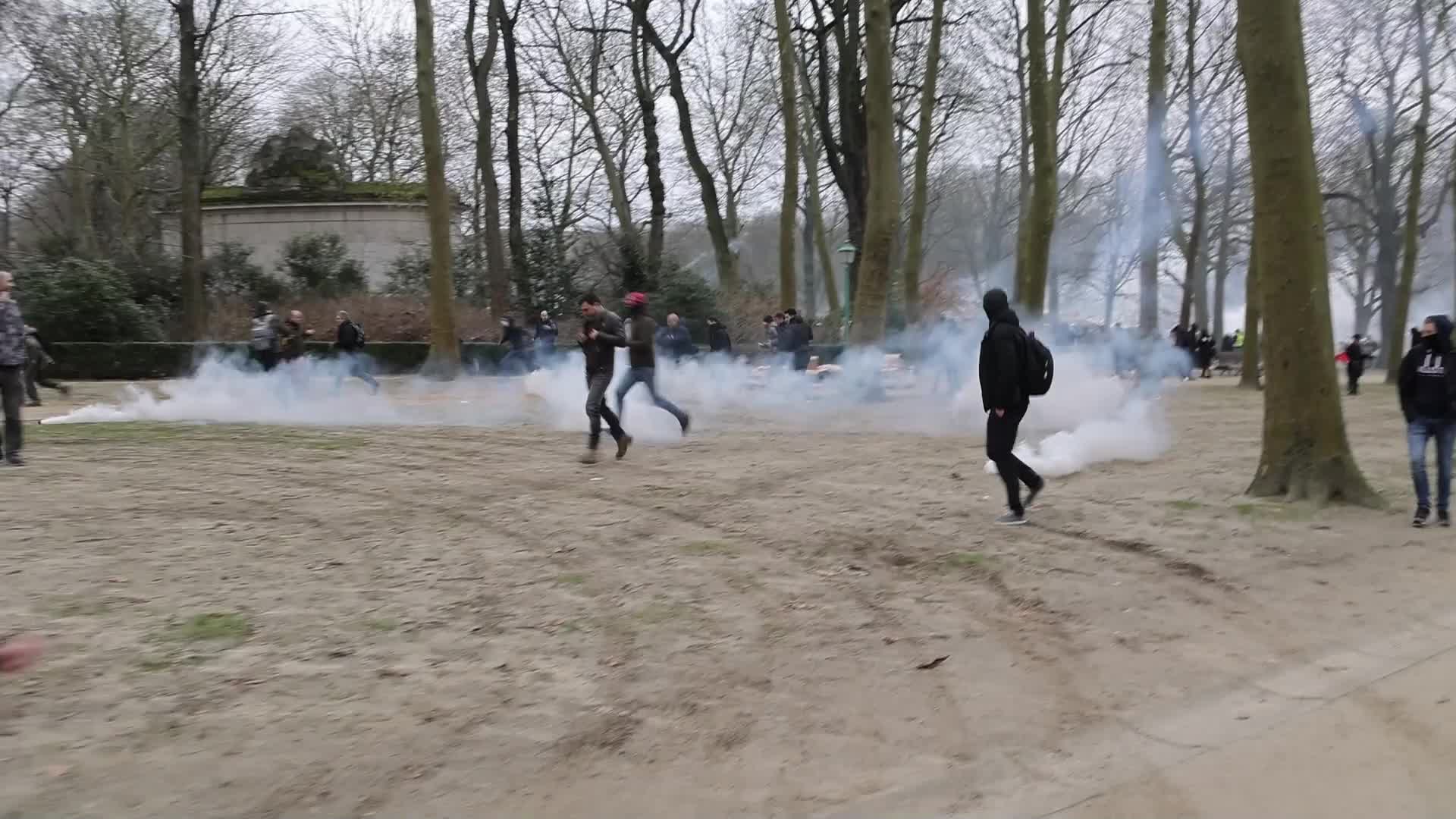 Clashes in Brussels as thousands protest against COVID-19 restrictions