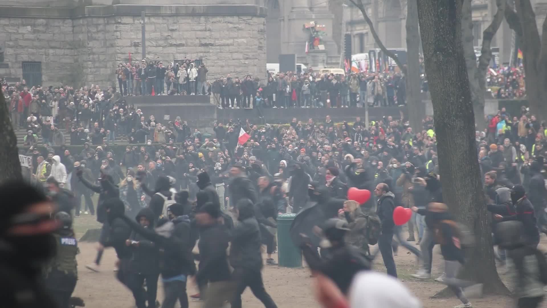 Clashes in Brussels as thousands protest against COVID-19 restrictions