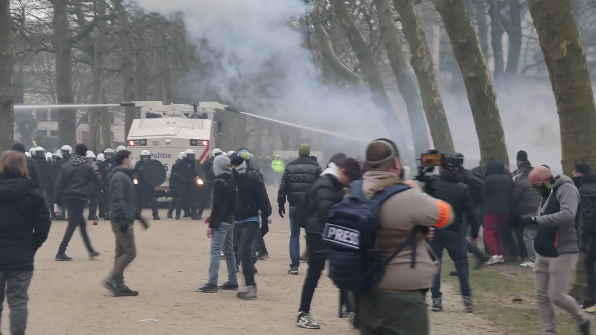 Clashes in Brussels as thousands protest against COVID-19 restrictions