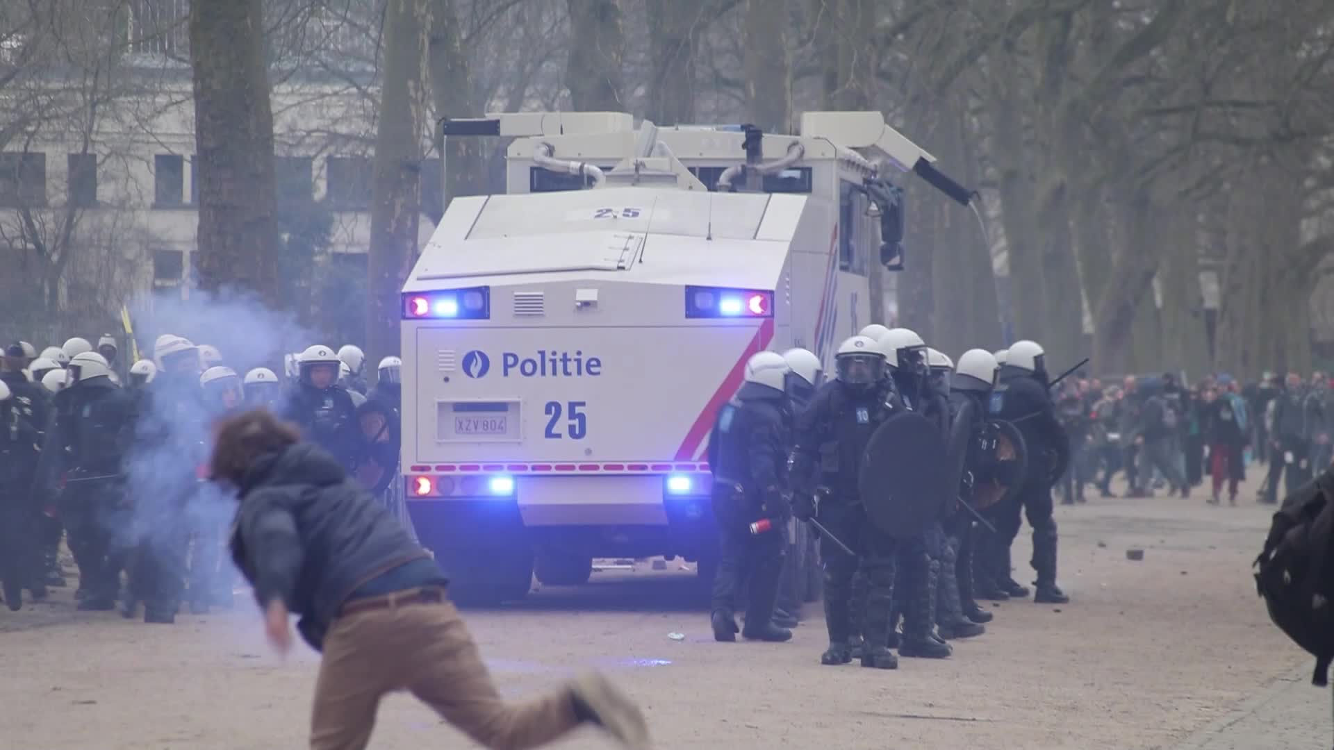 Clashes in Brussels as thousands protest against COVID-19 restrictions