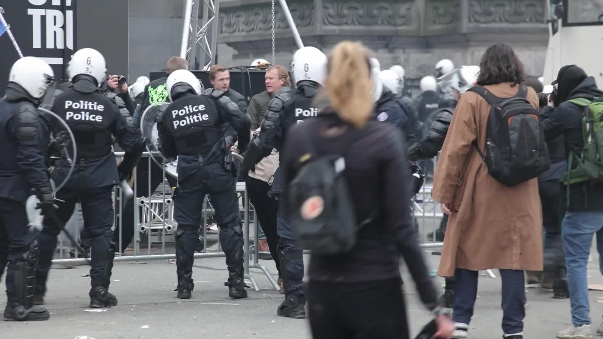 Clashes in Brussels as thousands protest against COVID-19 restrictions
