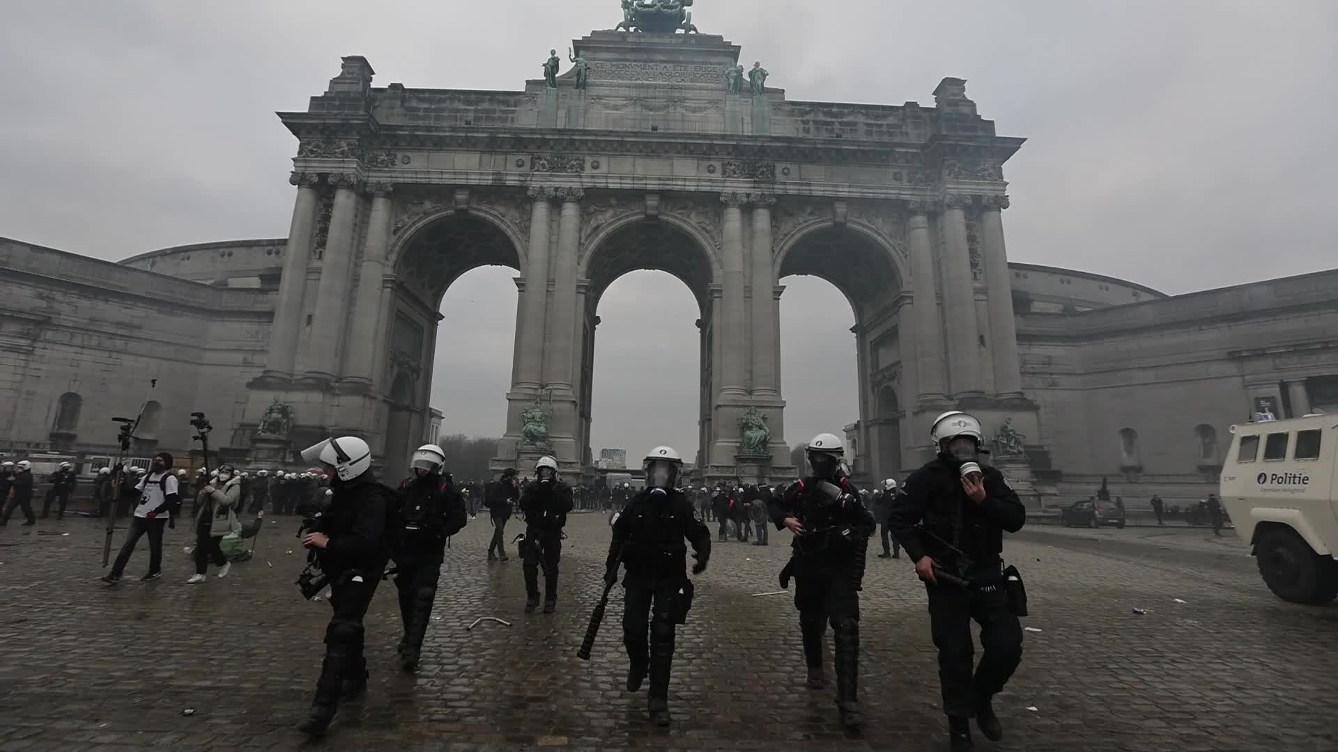 Clashes in Brussels as thousands protest against COVID-19 restrictions