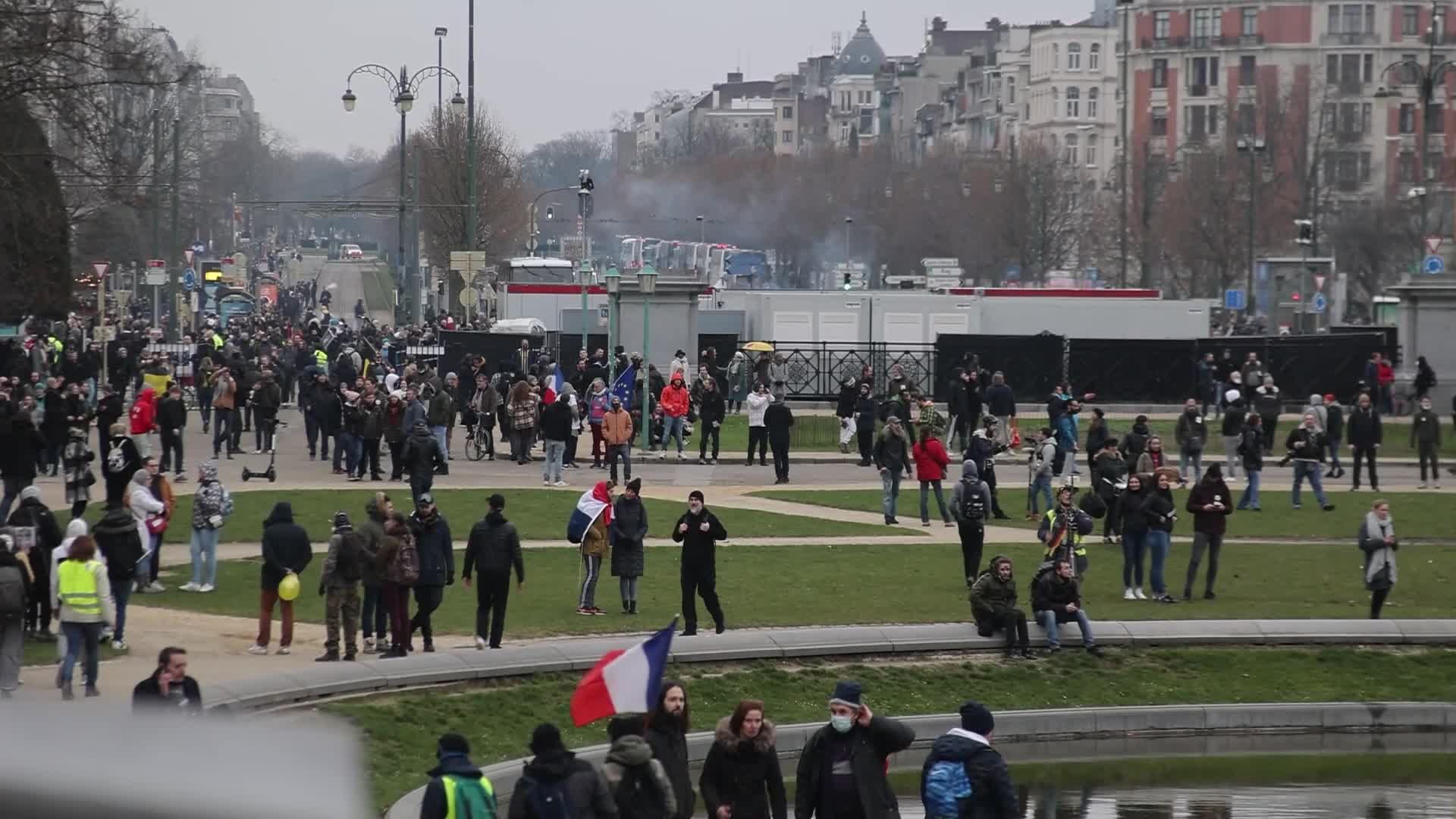 Clashes in Brussels as thousands protest against COVID-19 restrictions