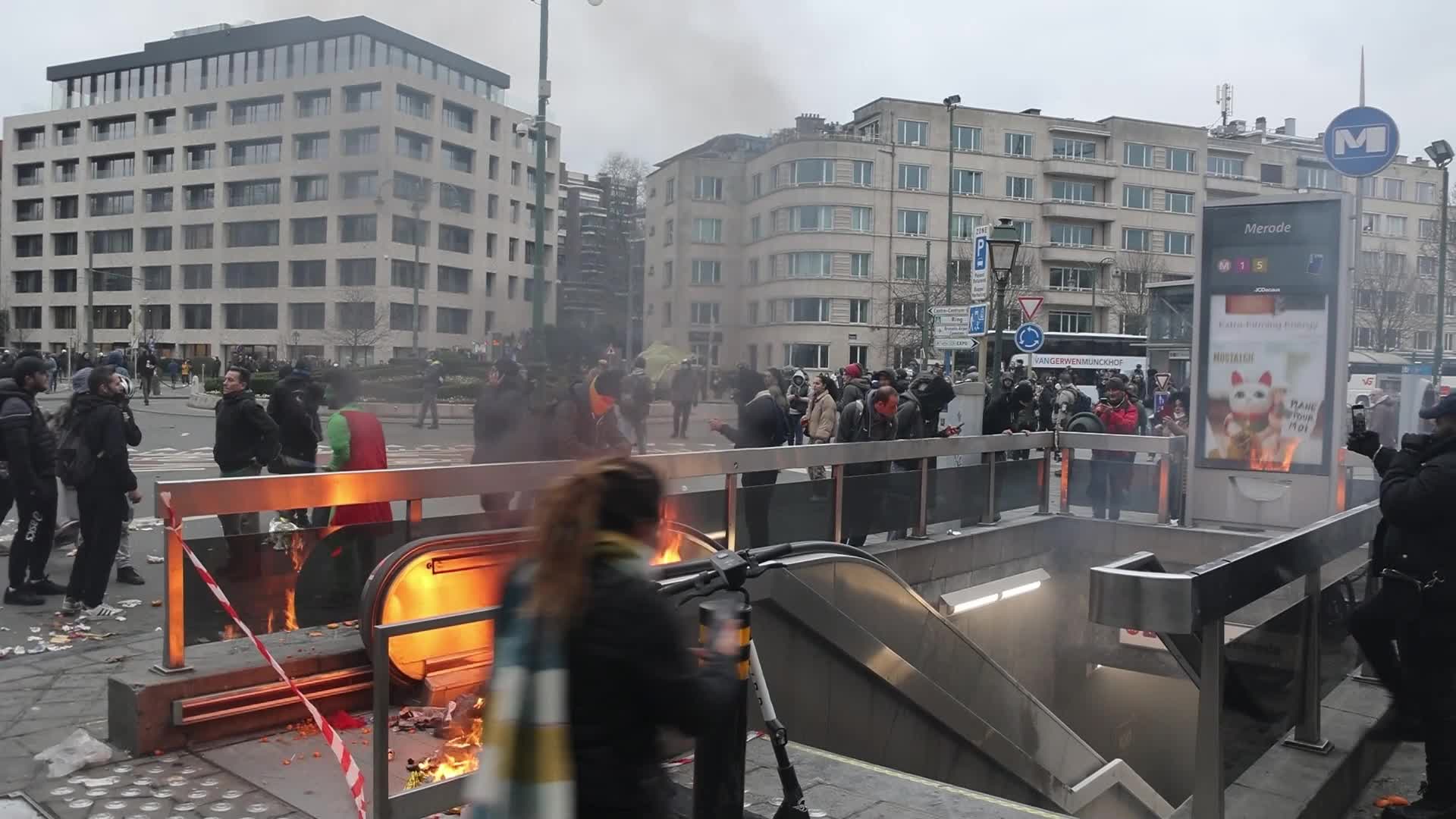 Clashes in Brussels as thousands protest against COVID-19 restrictions