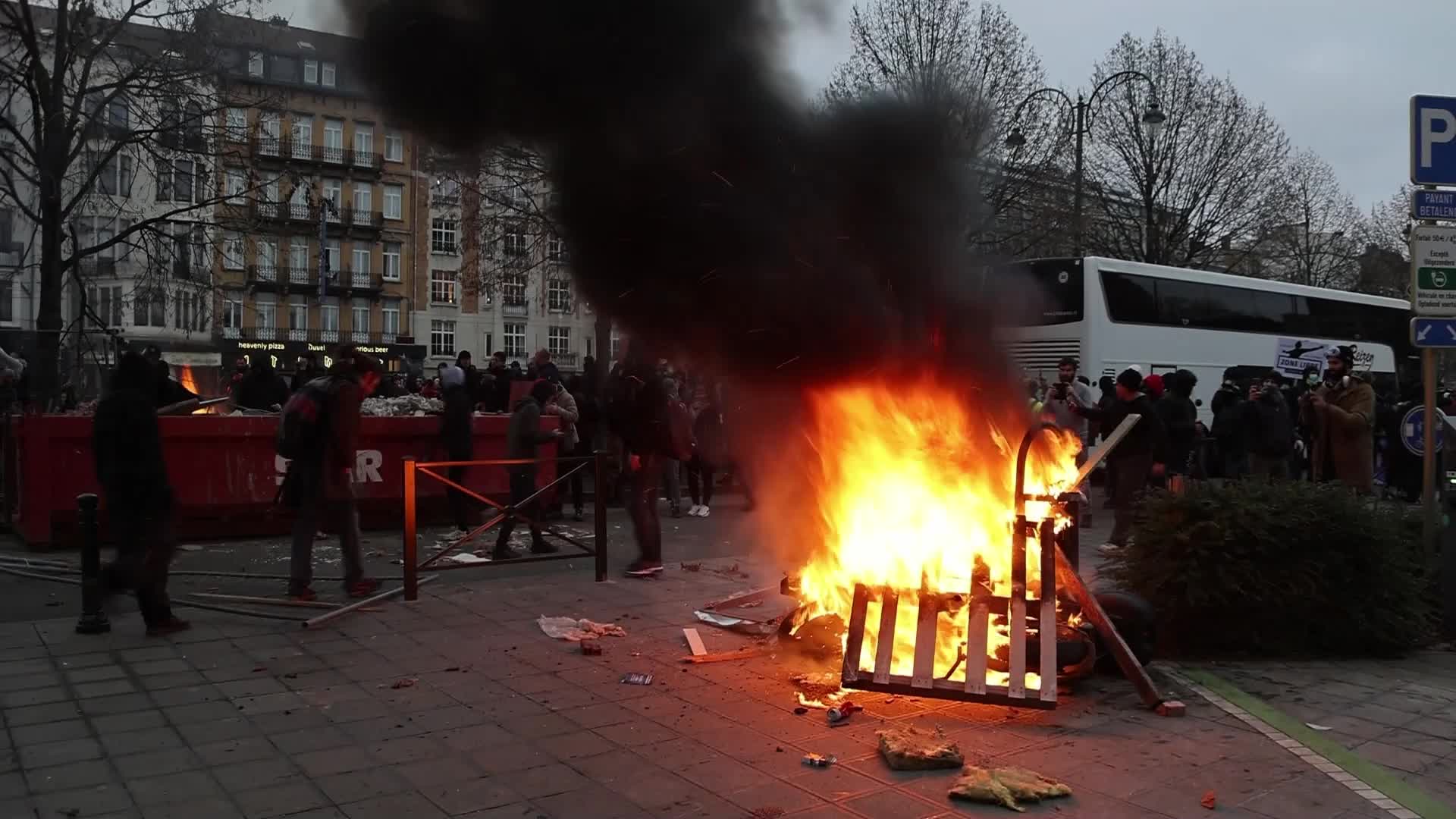 Clashes in Brussels as thousands protest against COVID-19 restrictions
