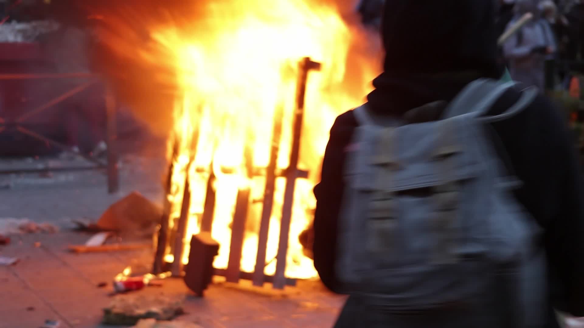 Clashes in Brussels as thousands protest against COVID-19 restrictions