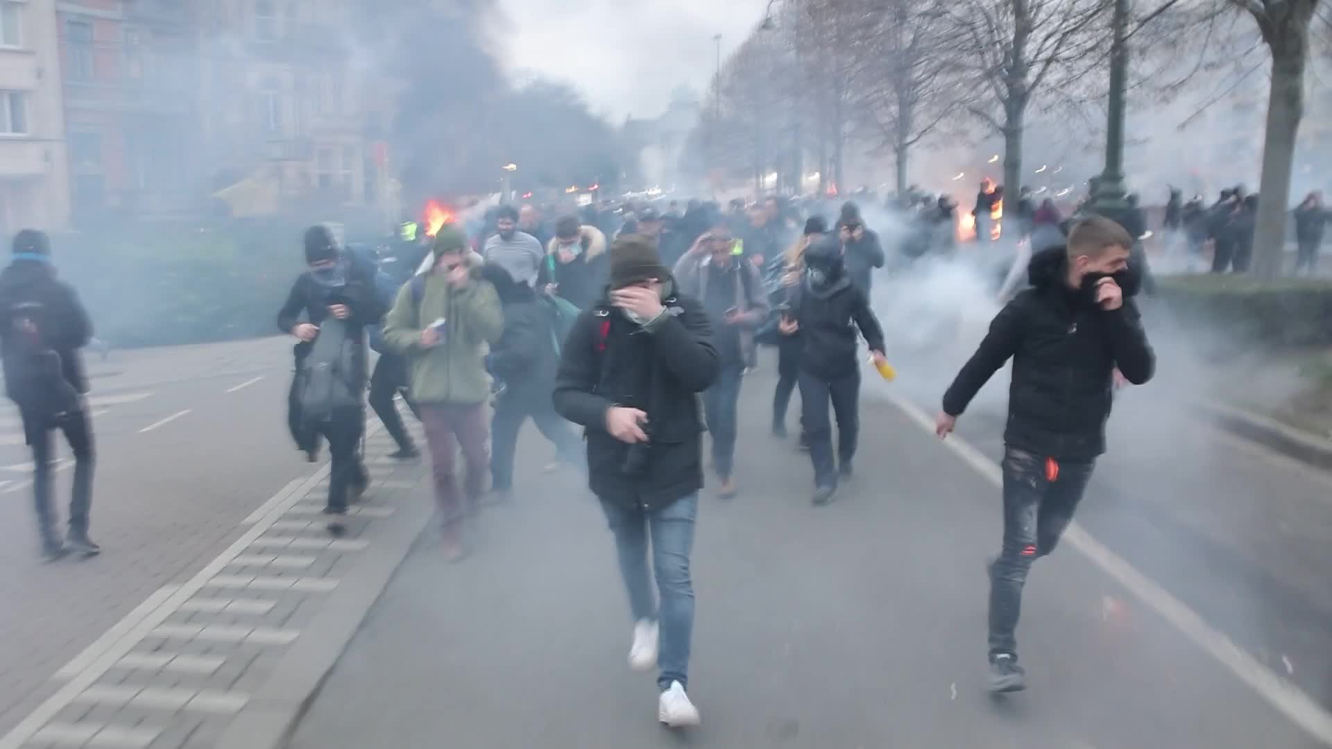 Clashes in Brussels as thousands protest against COVID-19 restrictions