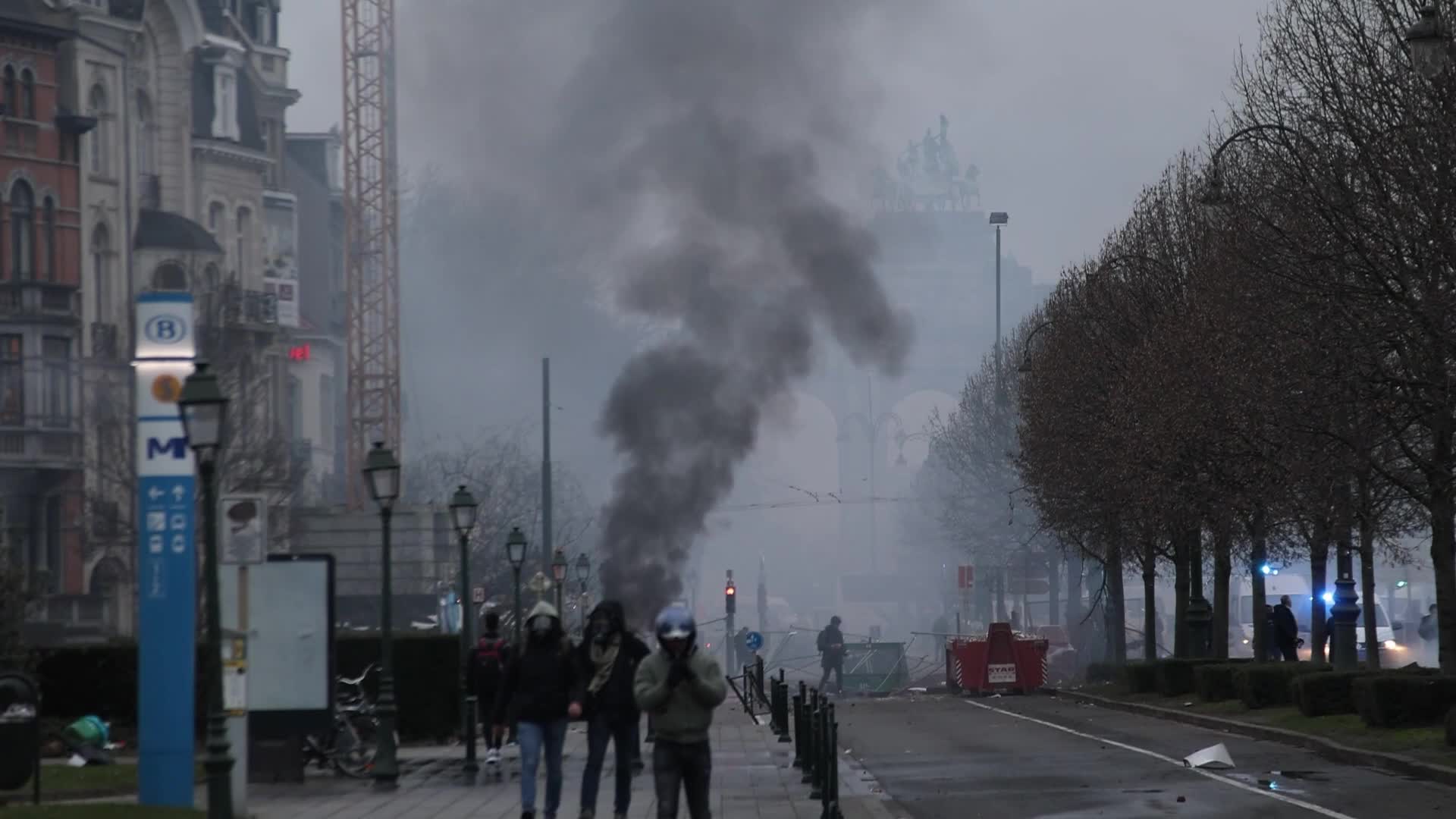 Clashes in Brussels as thousands protest against COVID-19 restrictions