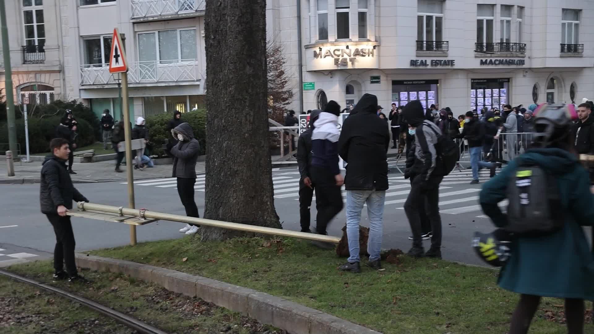 Clashes in Brussels as thousands protest against COVID-19 restrictions