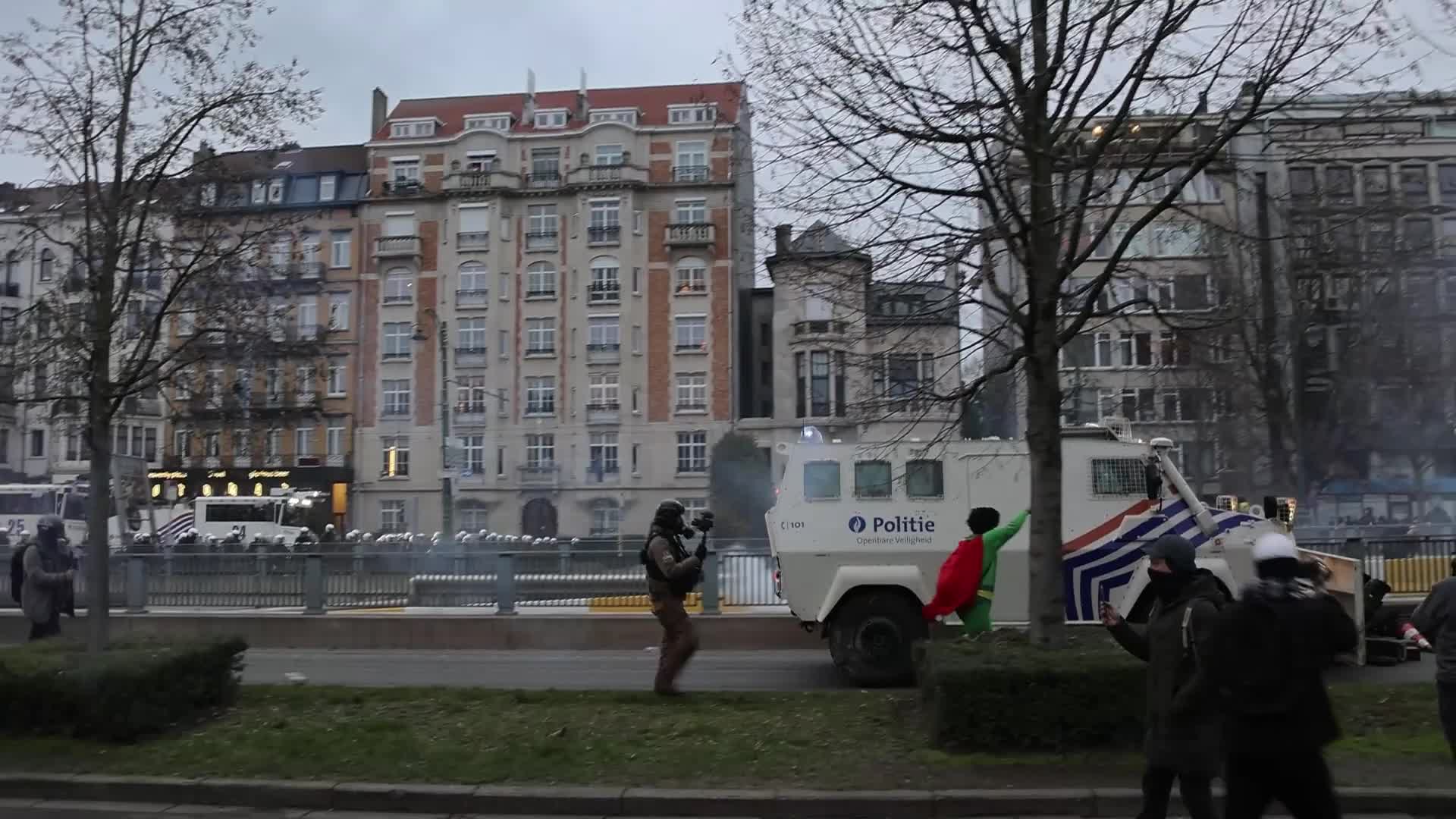 Clashes in Brussels as thousands protest against COVID-19 restrictions
