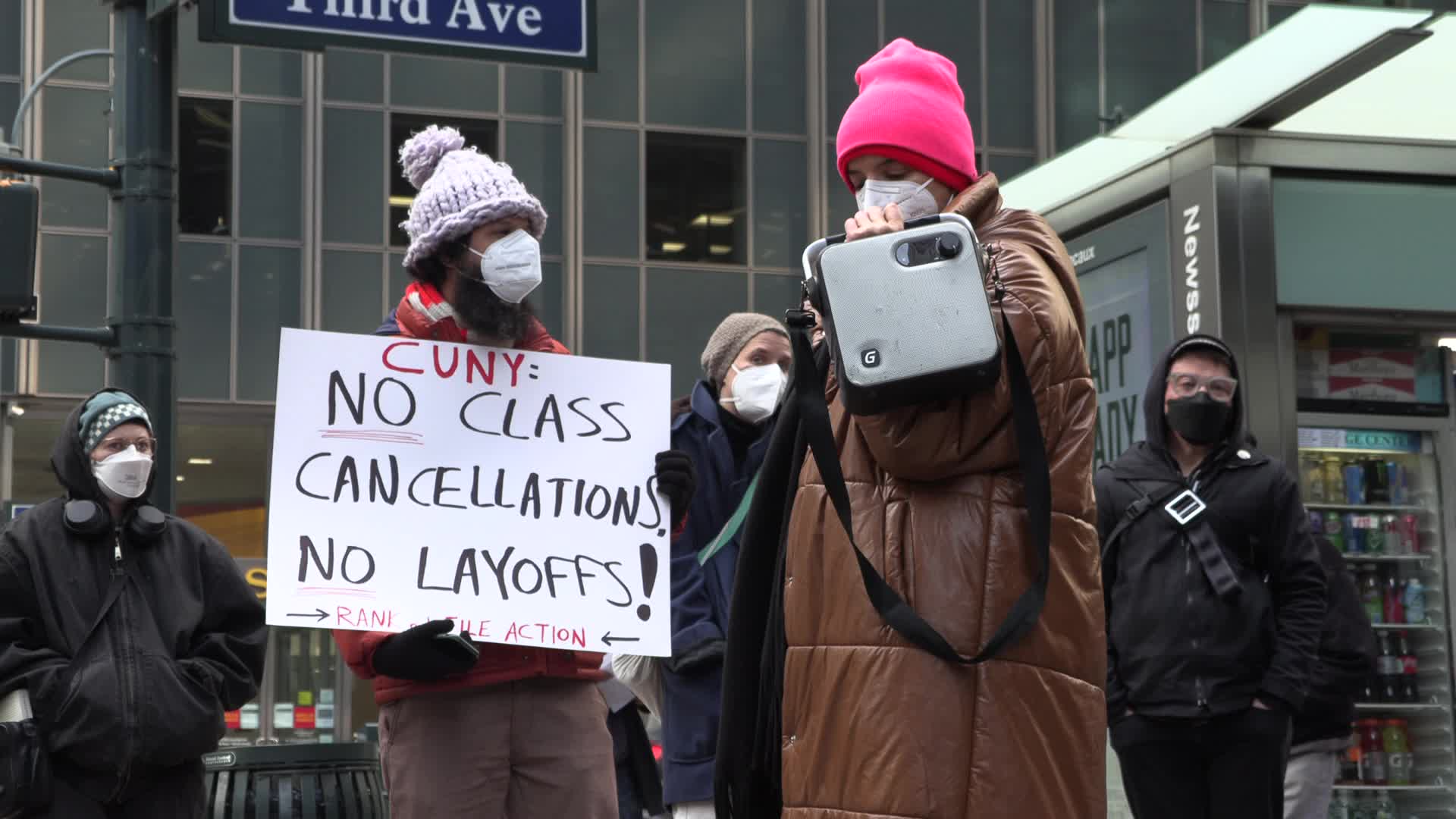 NYC: Faculty, students push back against new CUNY attendance policy amid COVID surge
