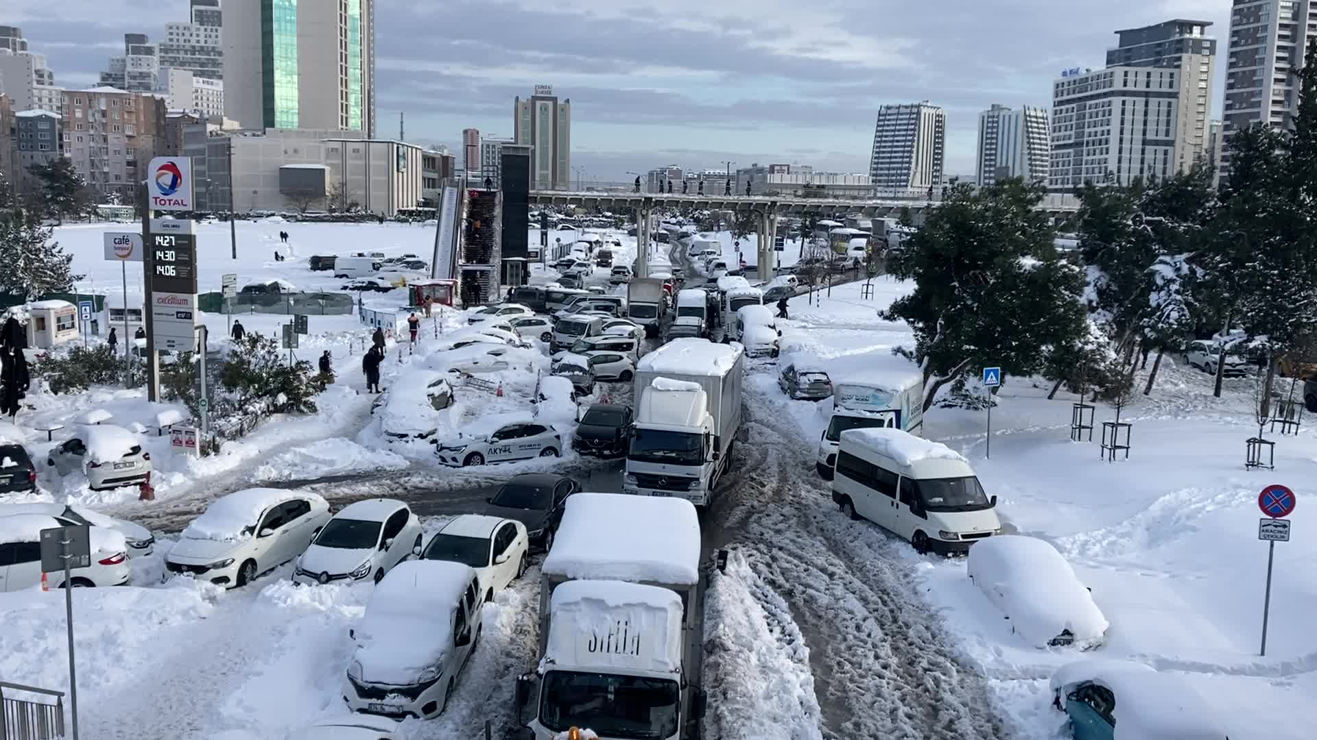 Heavy Snowfall Blocked The Traffic In Istanbul