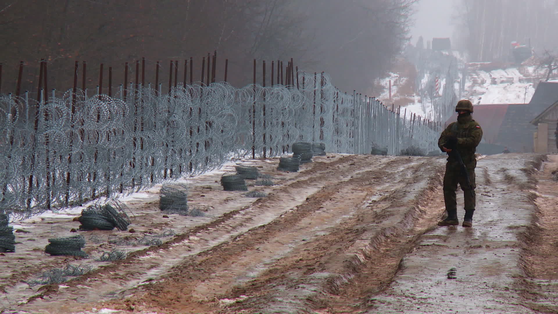Poland builds wall on border with Belarus