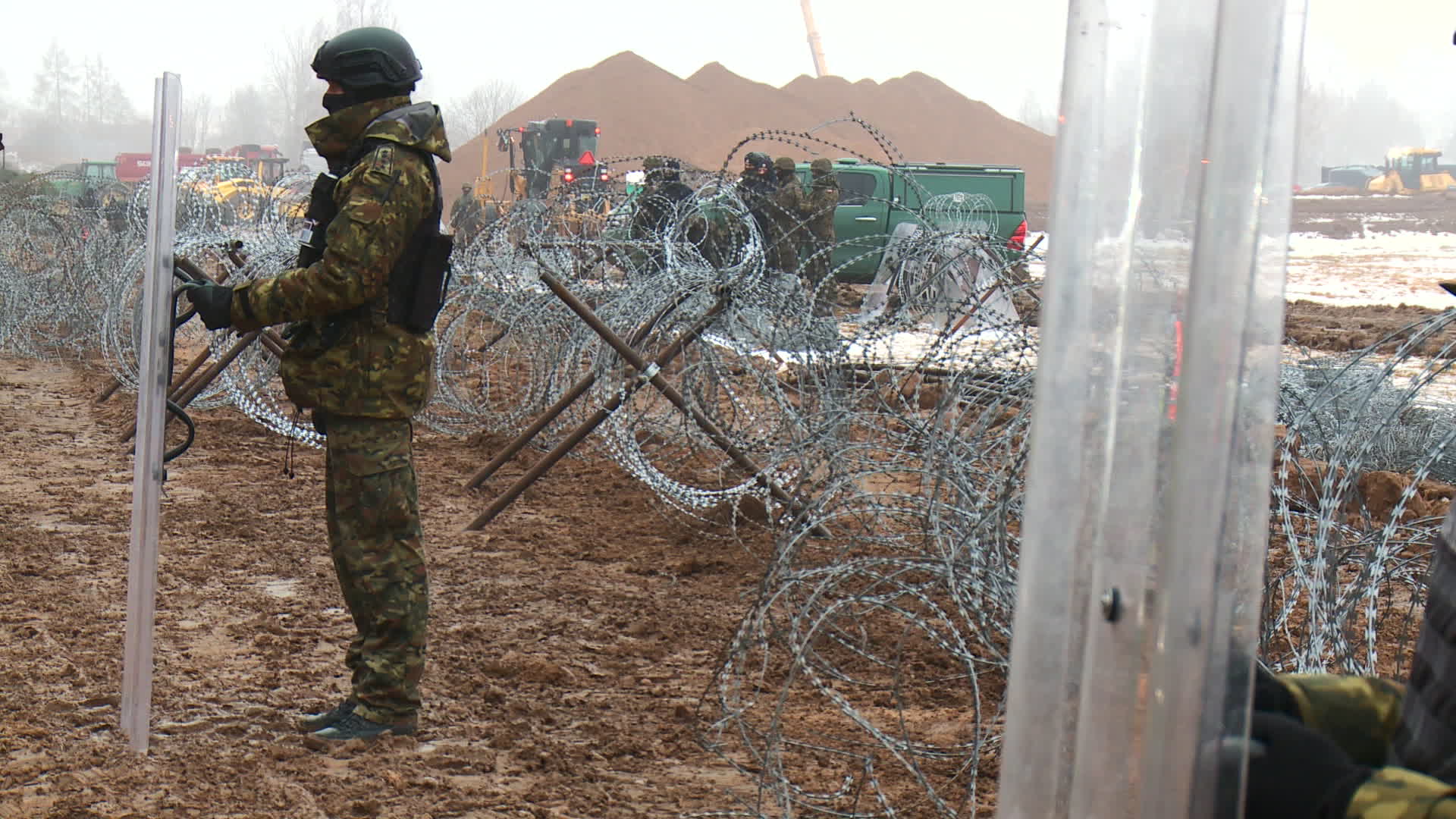 Poland builds wall on border with Belarus