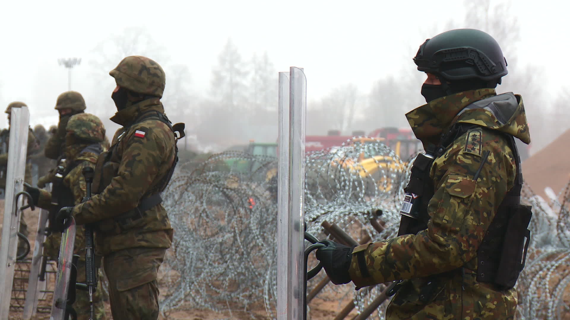 Poland builds wall on border with Belarus