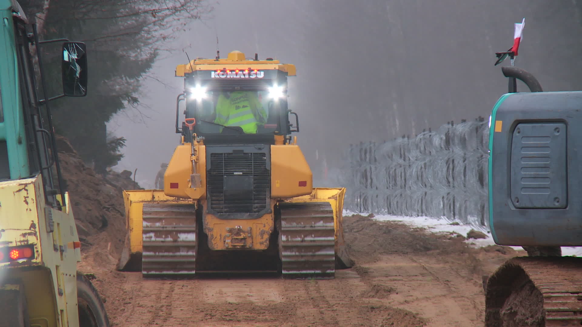 Poland builds wall on border with Belarus
