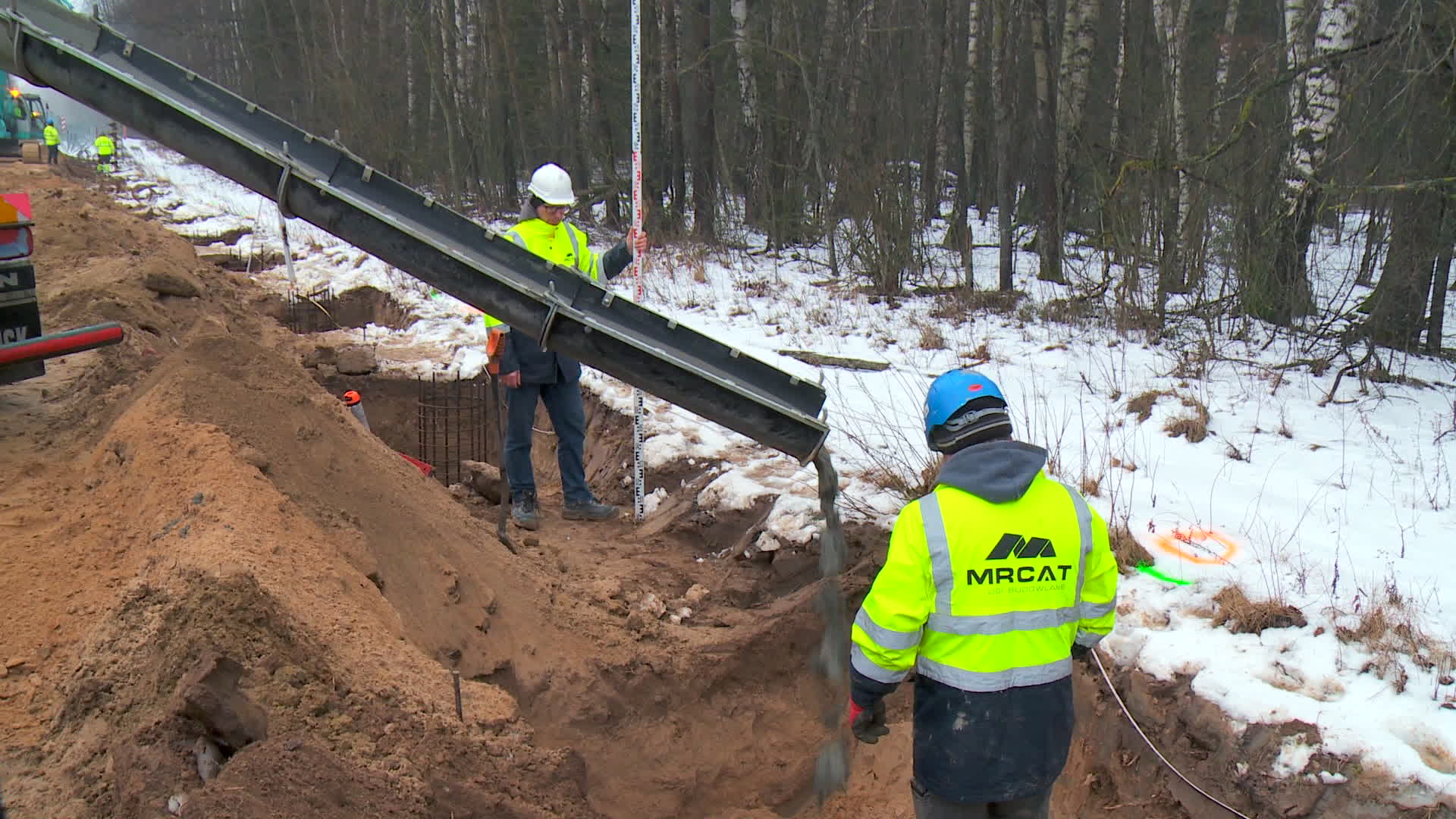 Poland builds wall on border with Belarus