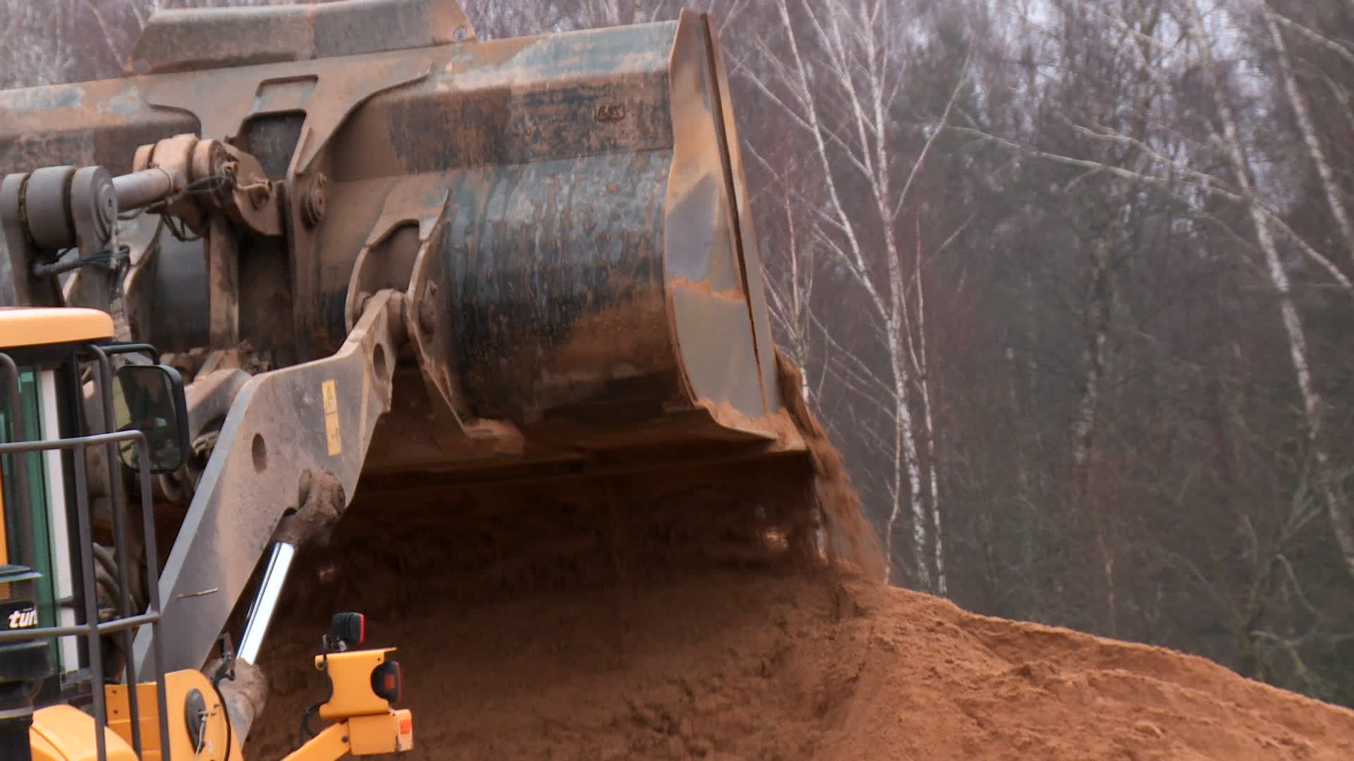 Poland builds wall on border with Belarus