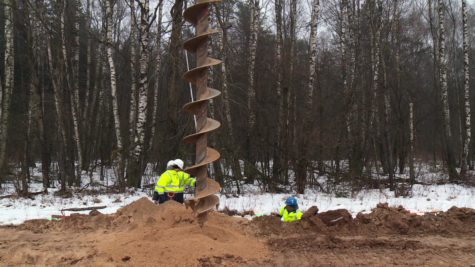Poland builds wall on border with Belarus