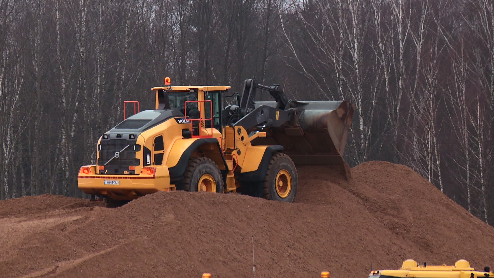Poland builds wall on border with Belarus
