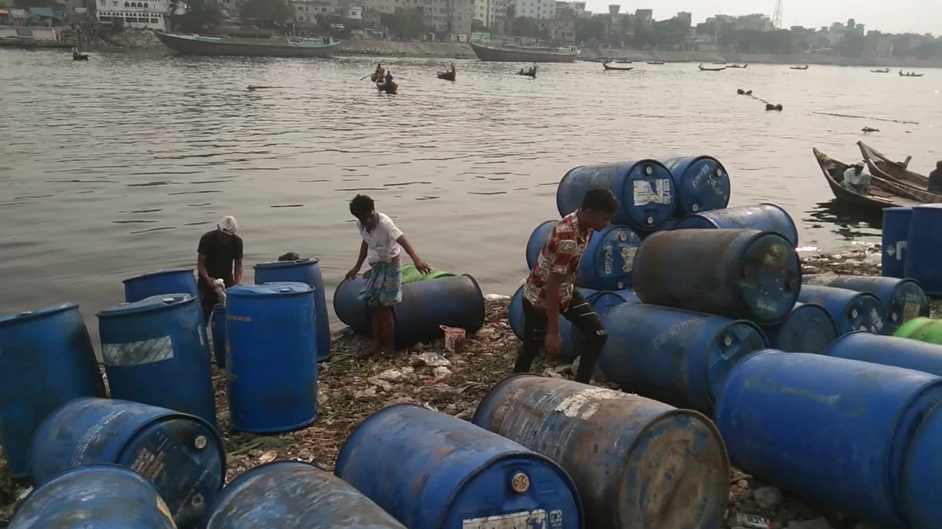 River pollution in Dhaka