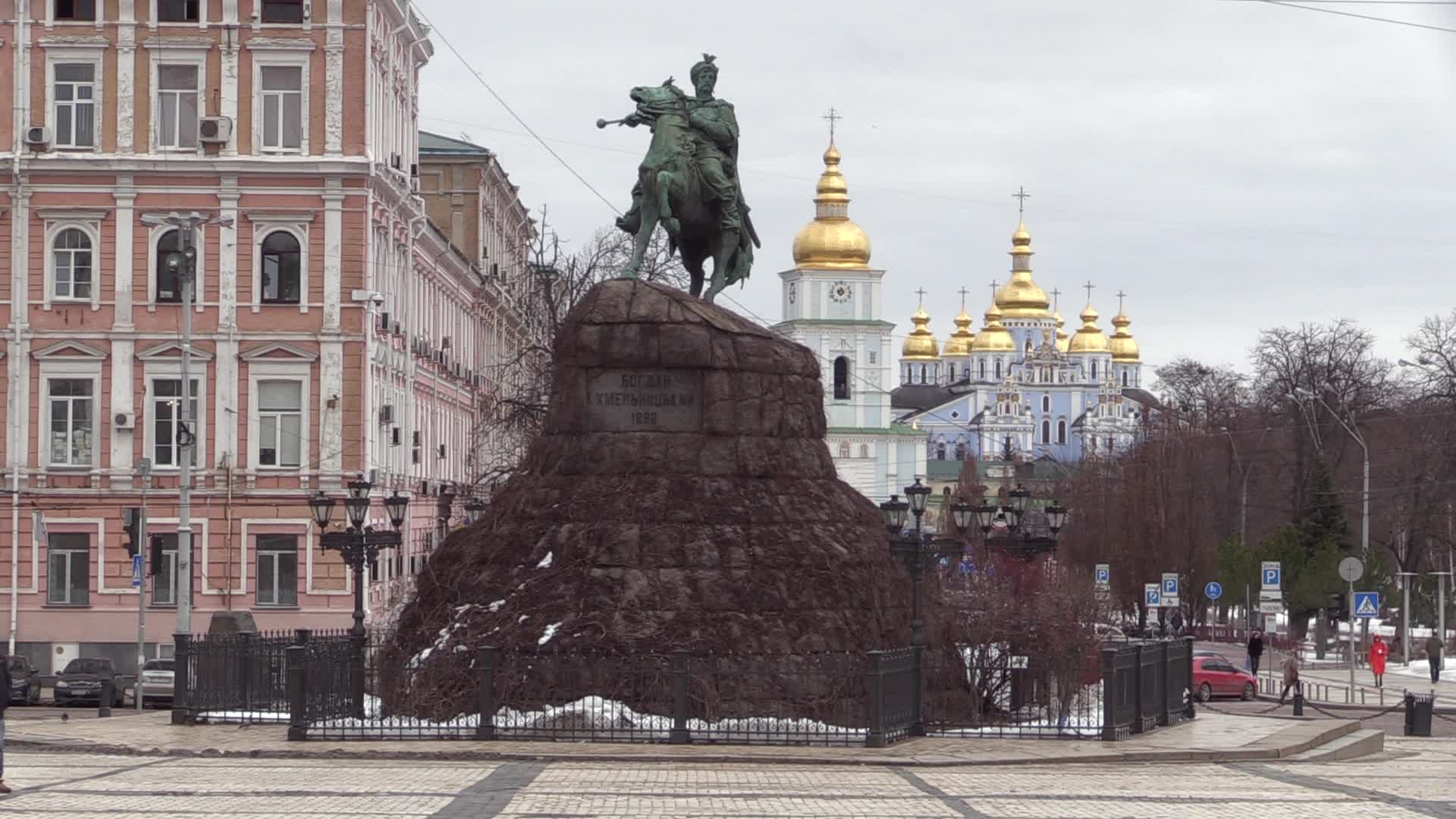 Daily life in Ukraine as the tension on the border with Russia stays