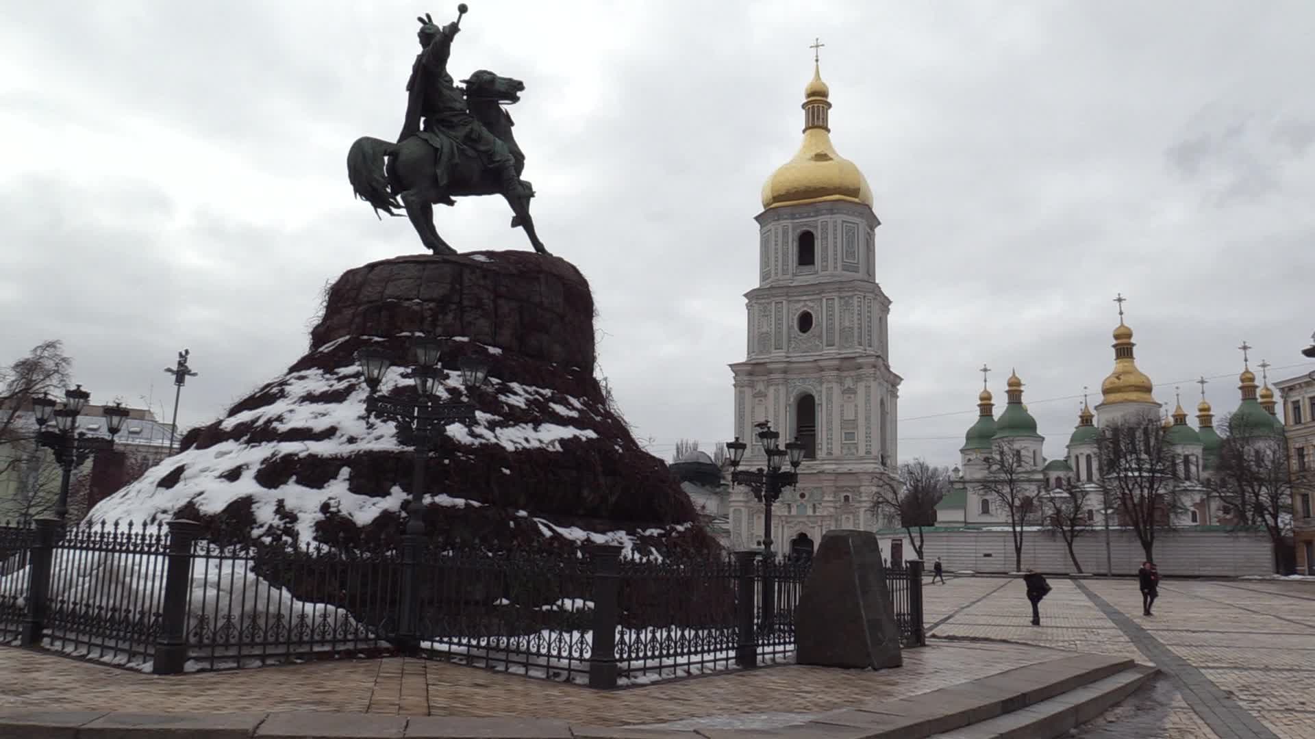 Daily life in Ukraine as the tension on the border with Russia stays