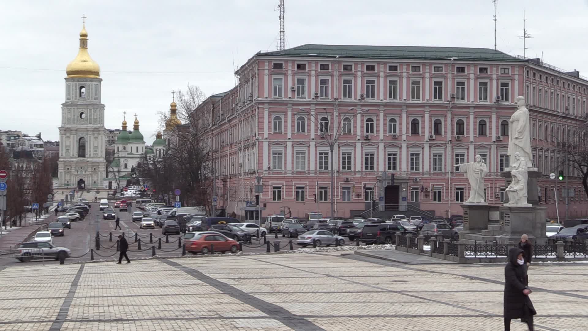 Daily life in Ukraine as the tension on the border with Russia stays