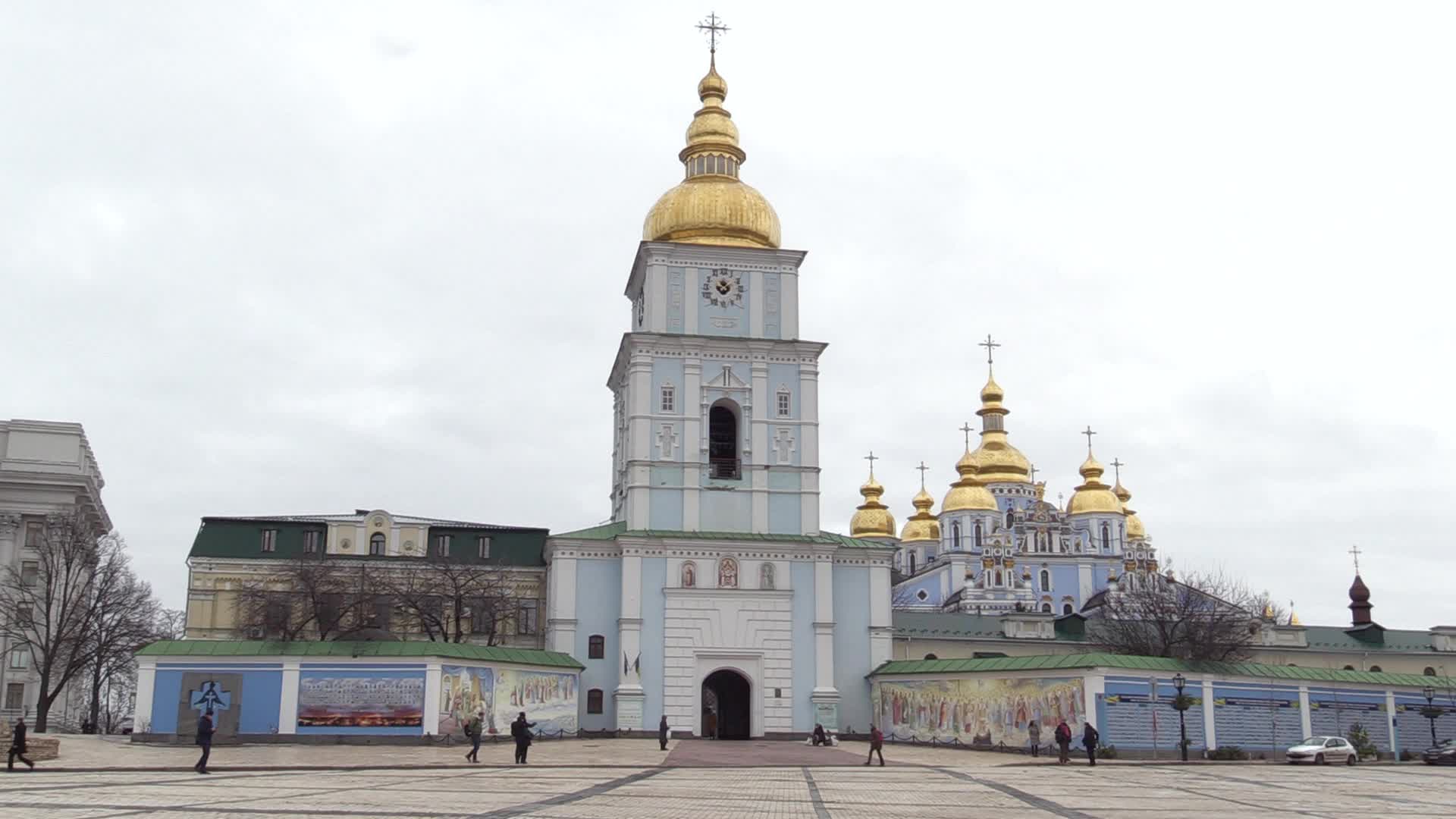 Daily life in Ukraine as the tension on the border with Russia stays