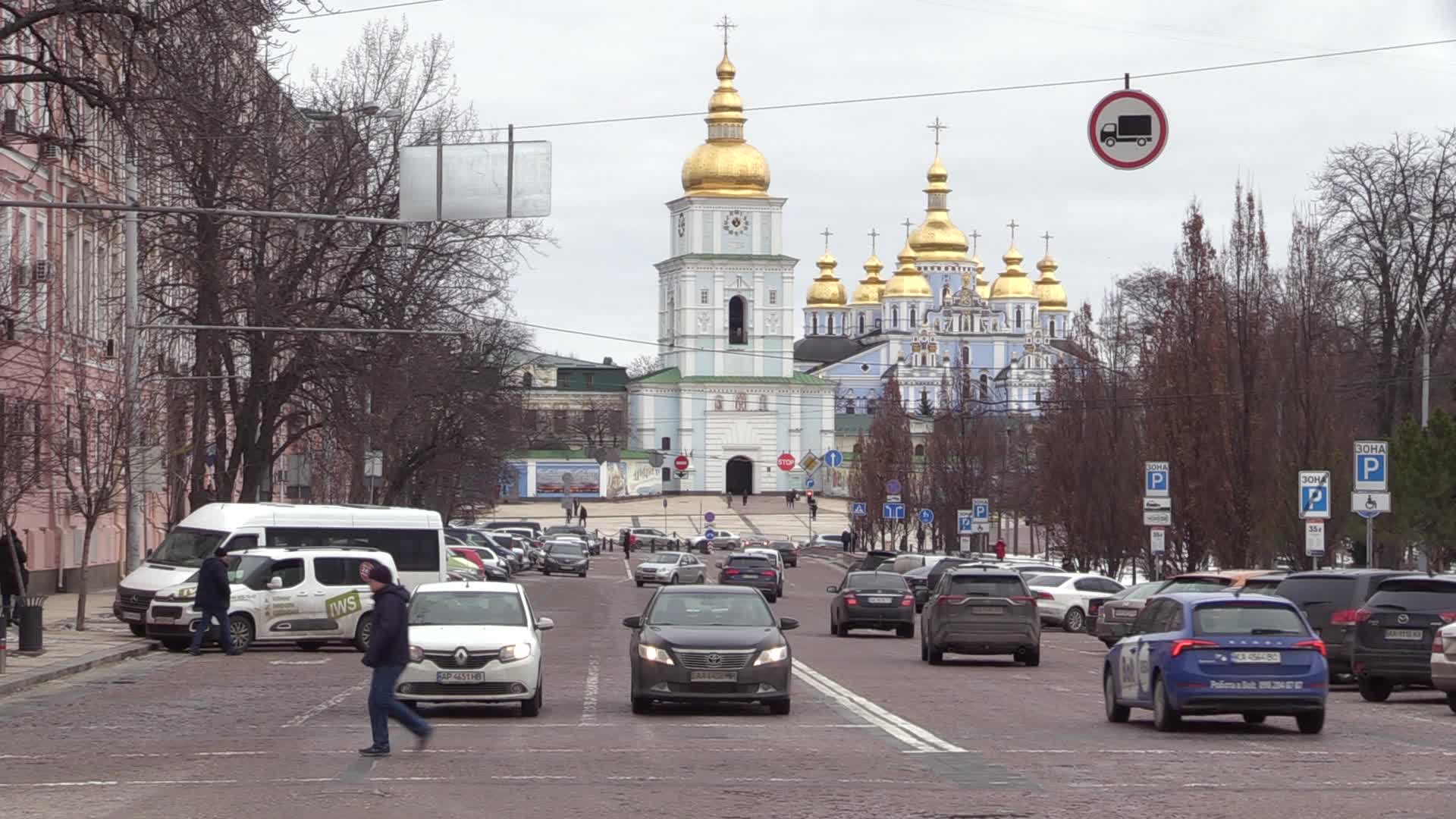 Daily life in Ukraine as the tension on the border with Russia stays