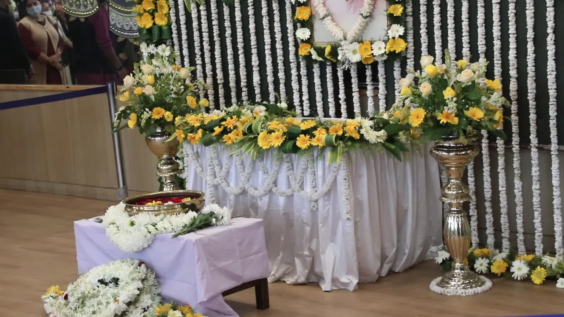 India honors singer Lata Mangeshkar at state funeral, dead at 92