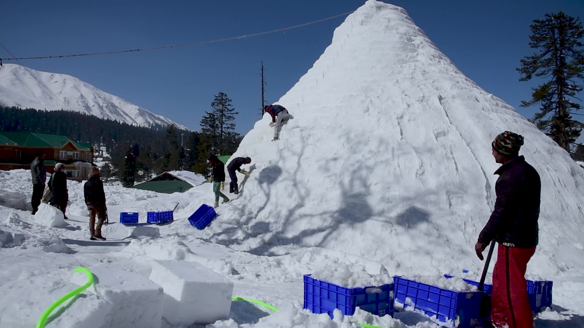 World's largest igloo café in Indian administered Kashmir