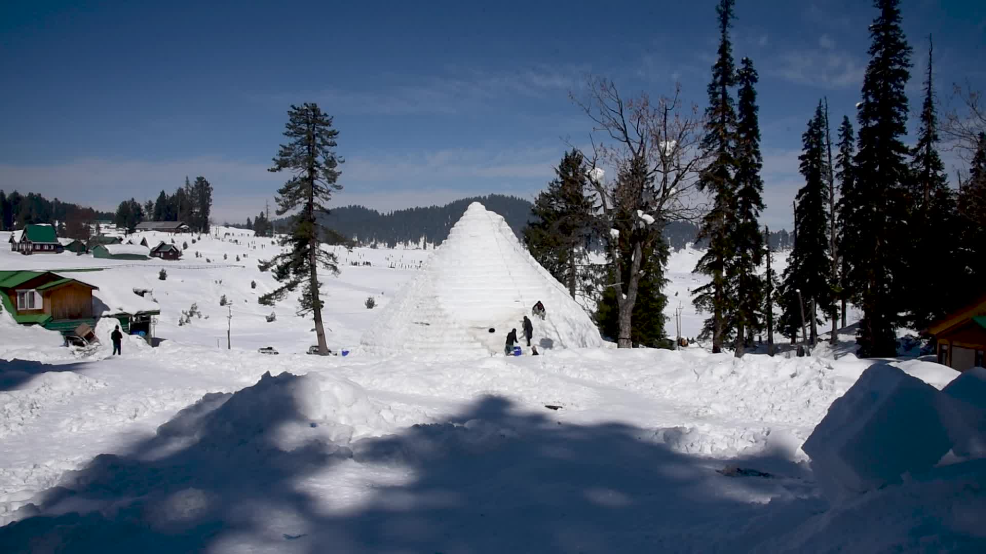 World's largest igloo café in Indian administered Kashmir