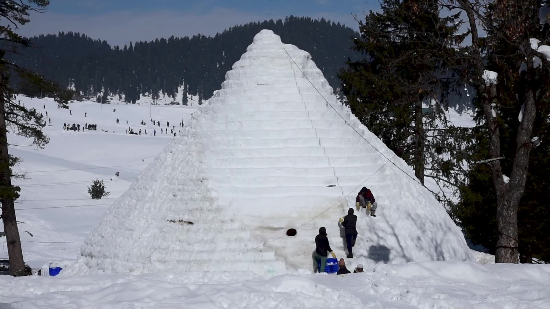 World's largest igloo café in Indian administered Kashmir