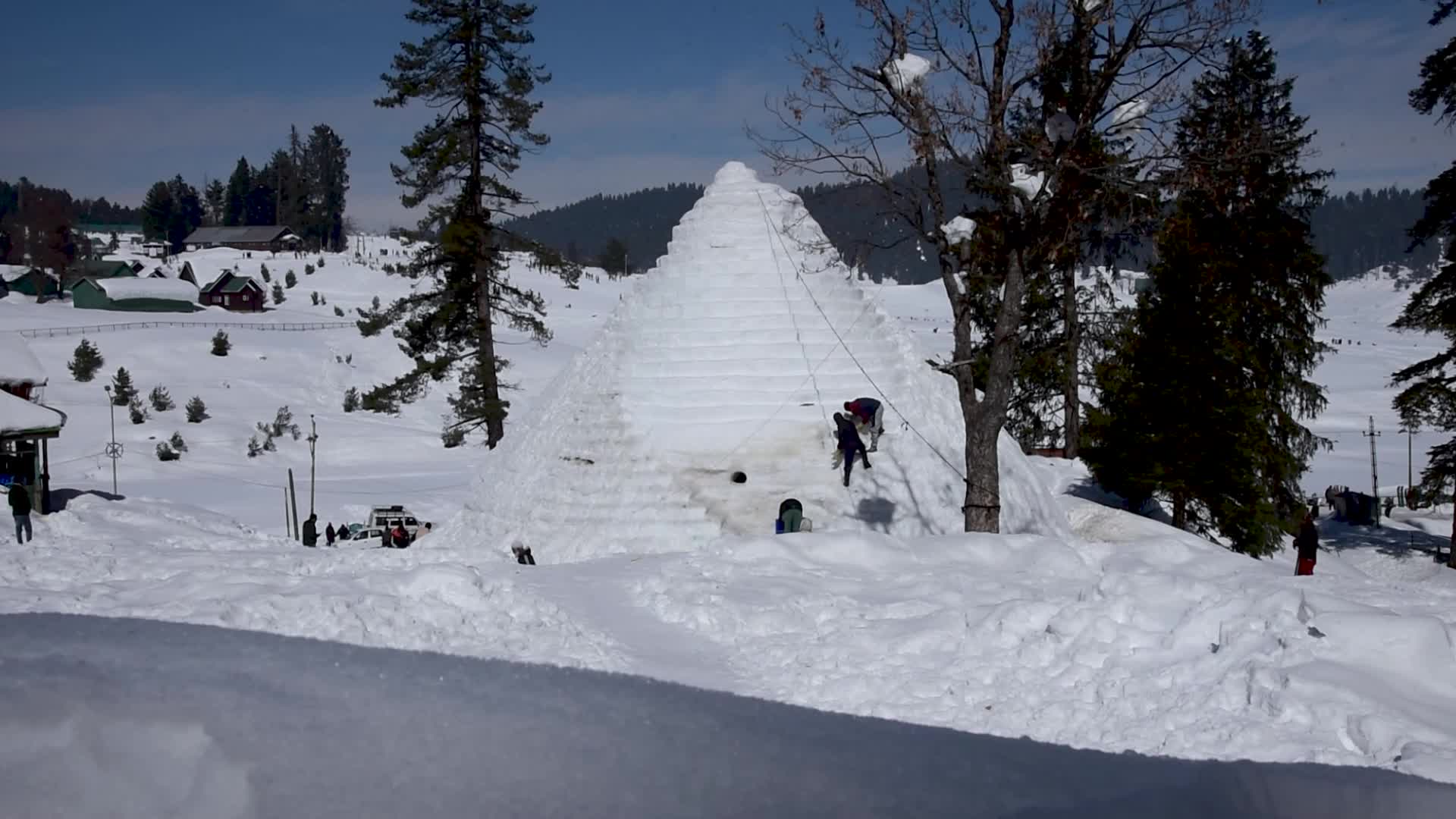 World's largest igloo café in Indian administered Kashmir