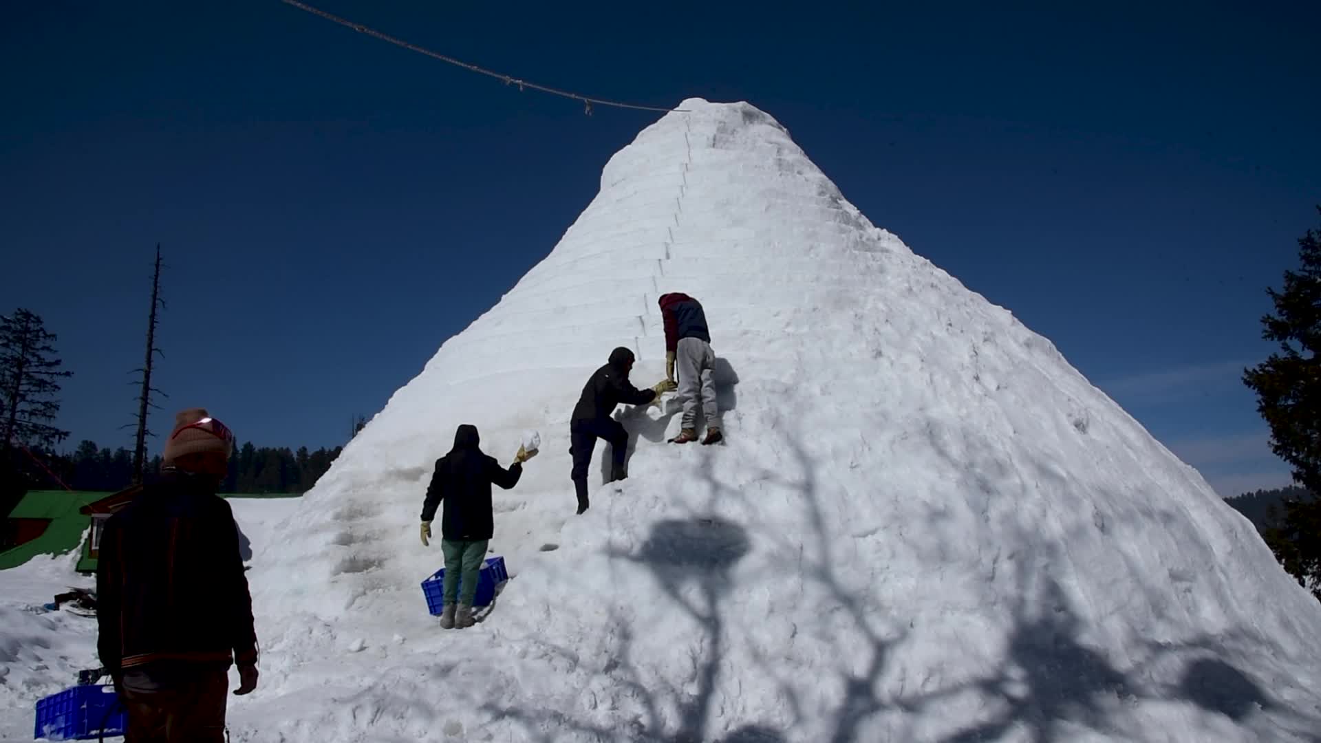 World's largest igloo café in Indian administered Kashmir